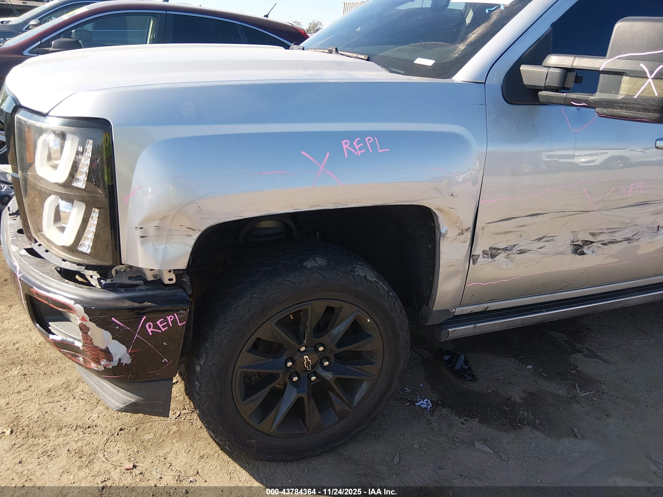CHEVROLET SILVERADO image 6