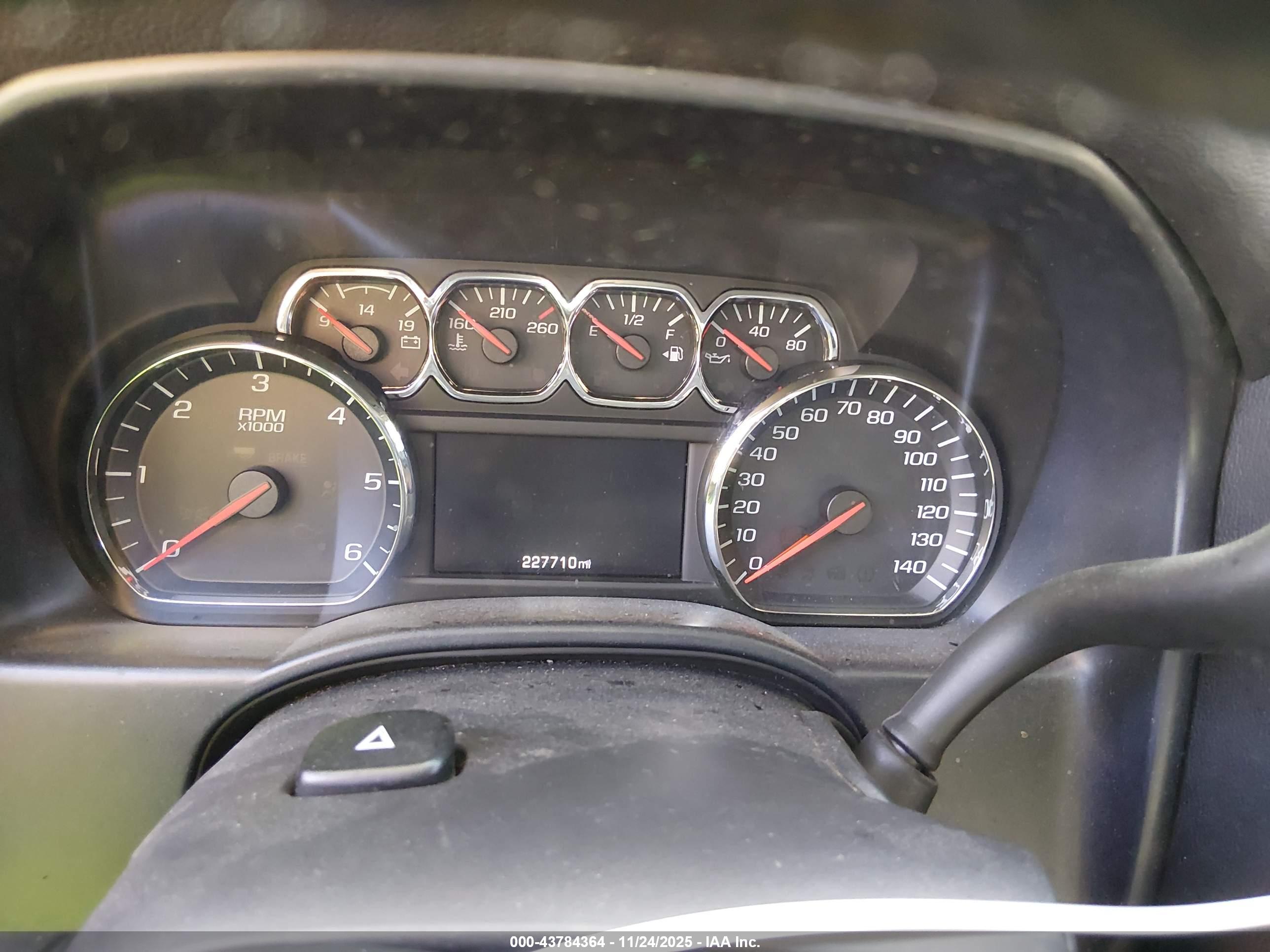 CHEVROLET SILVERADO image 7