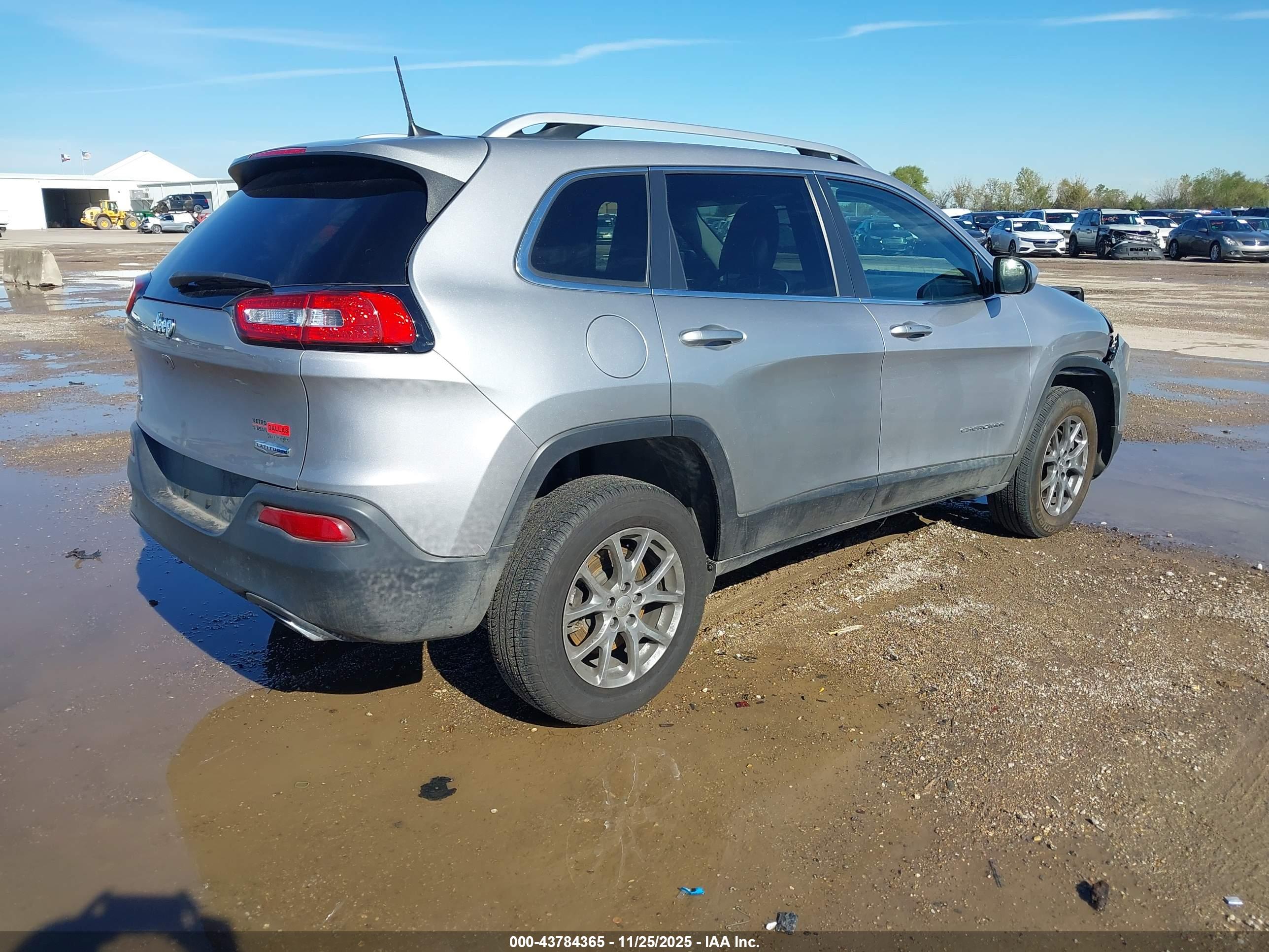 JEEP CHEROKEE image 4