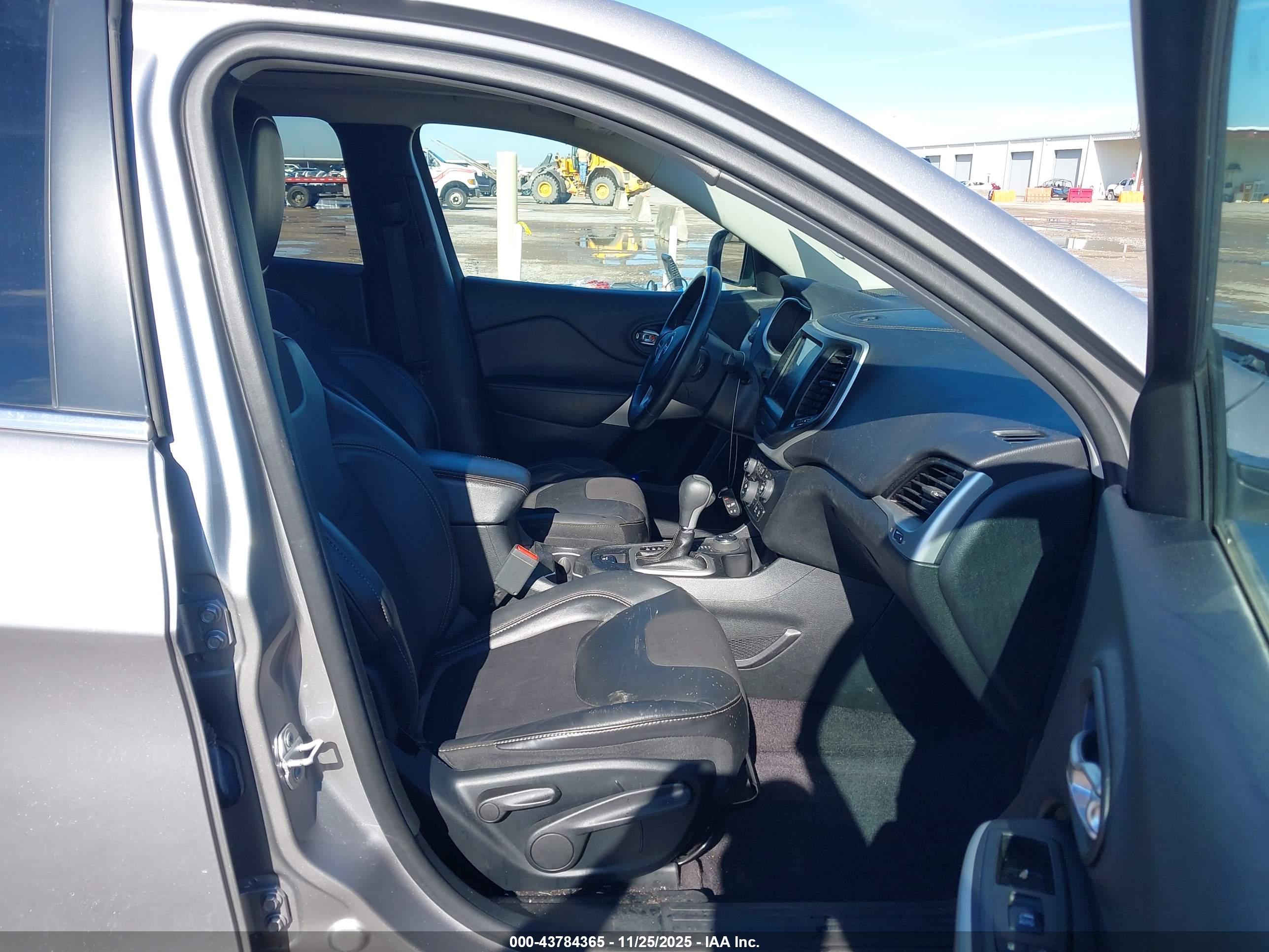 JEEP CHEROKEE image 5