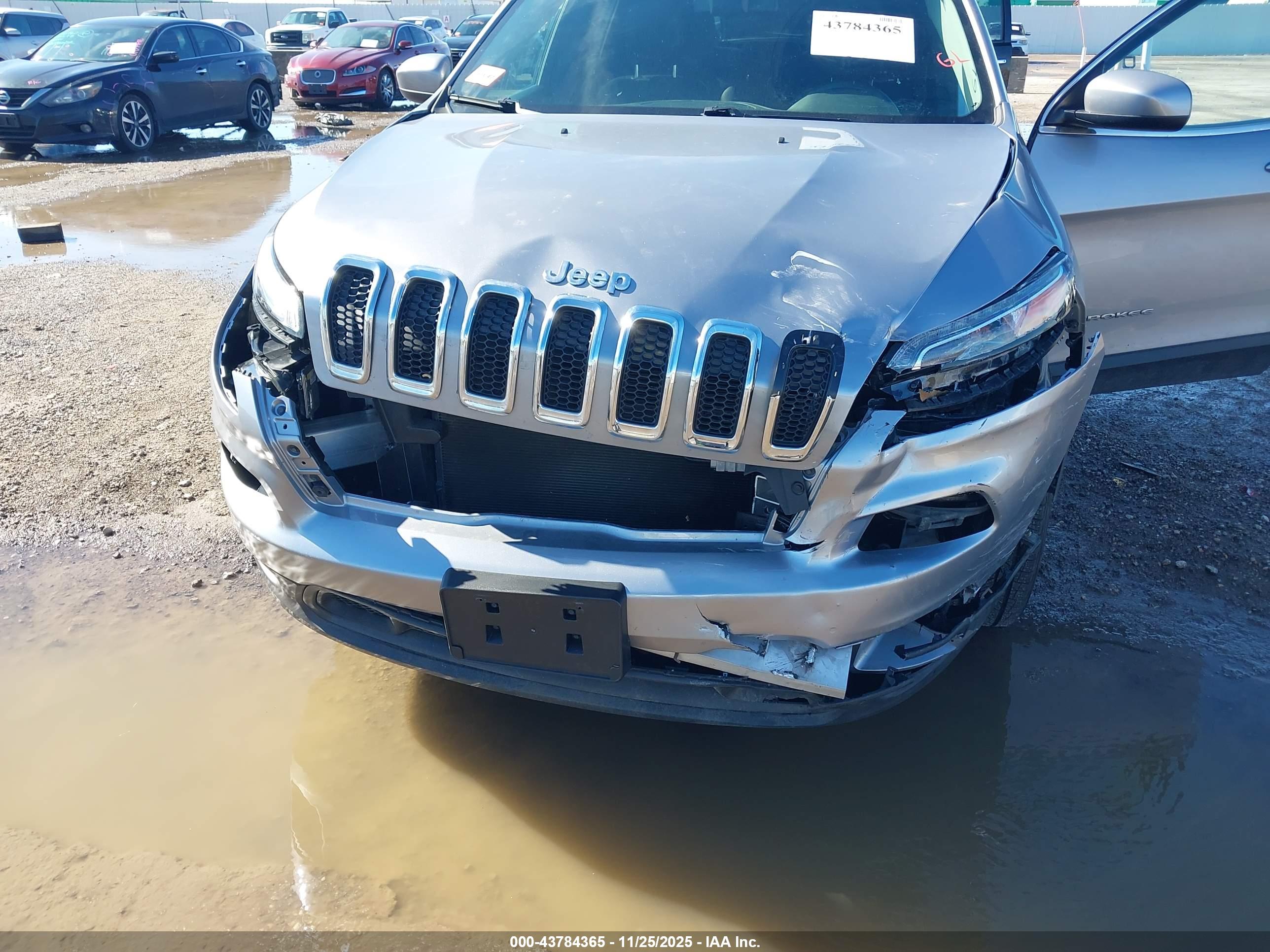 JEEP CHEROKEE image 6