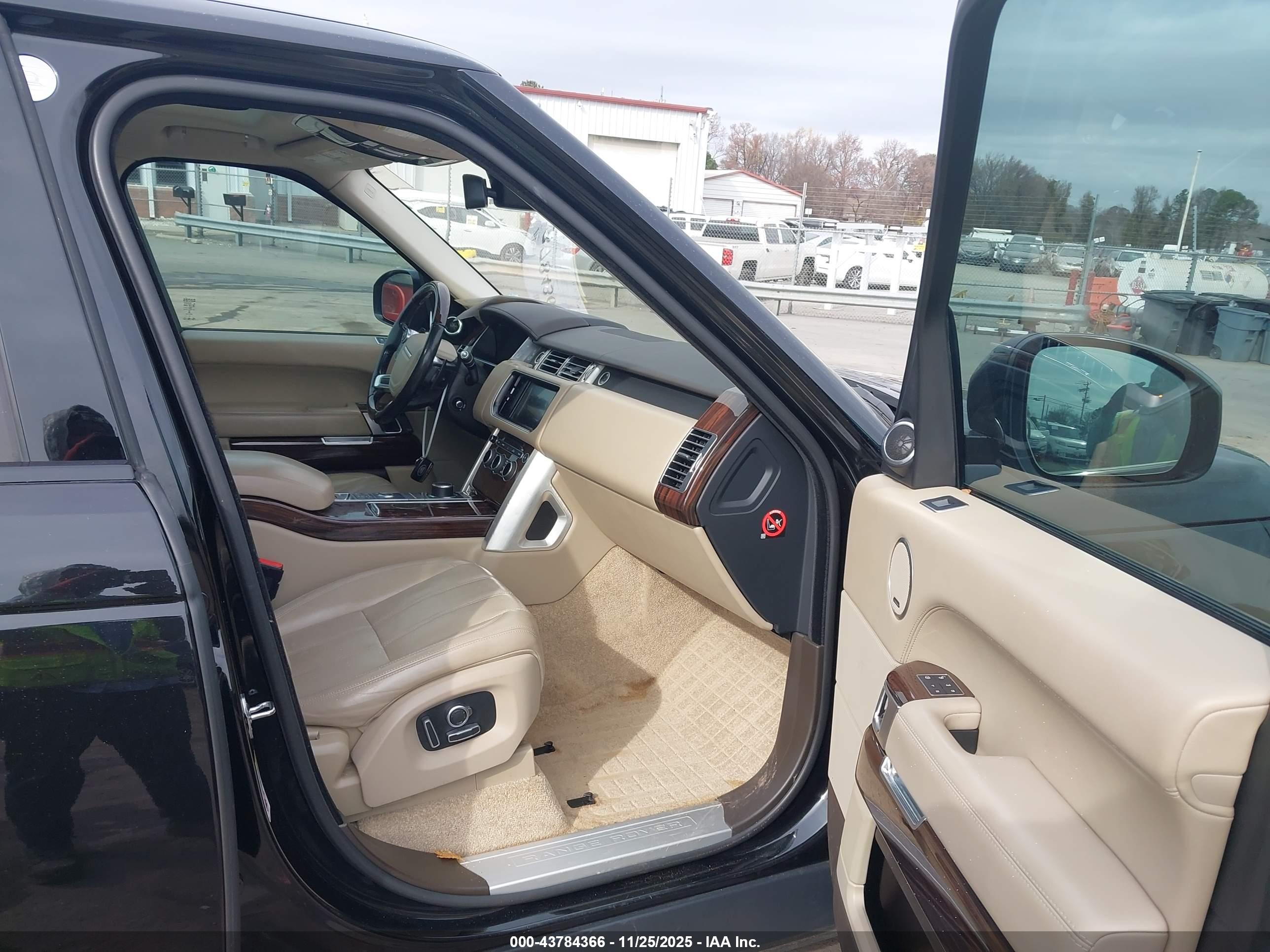 LAND ROVER image 5