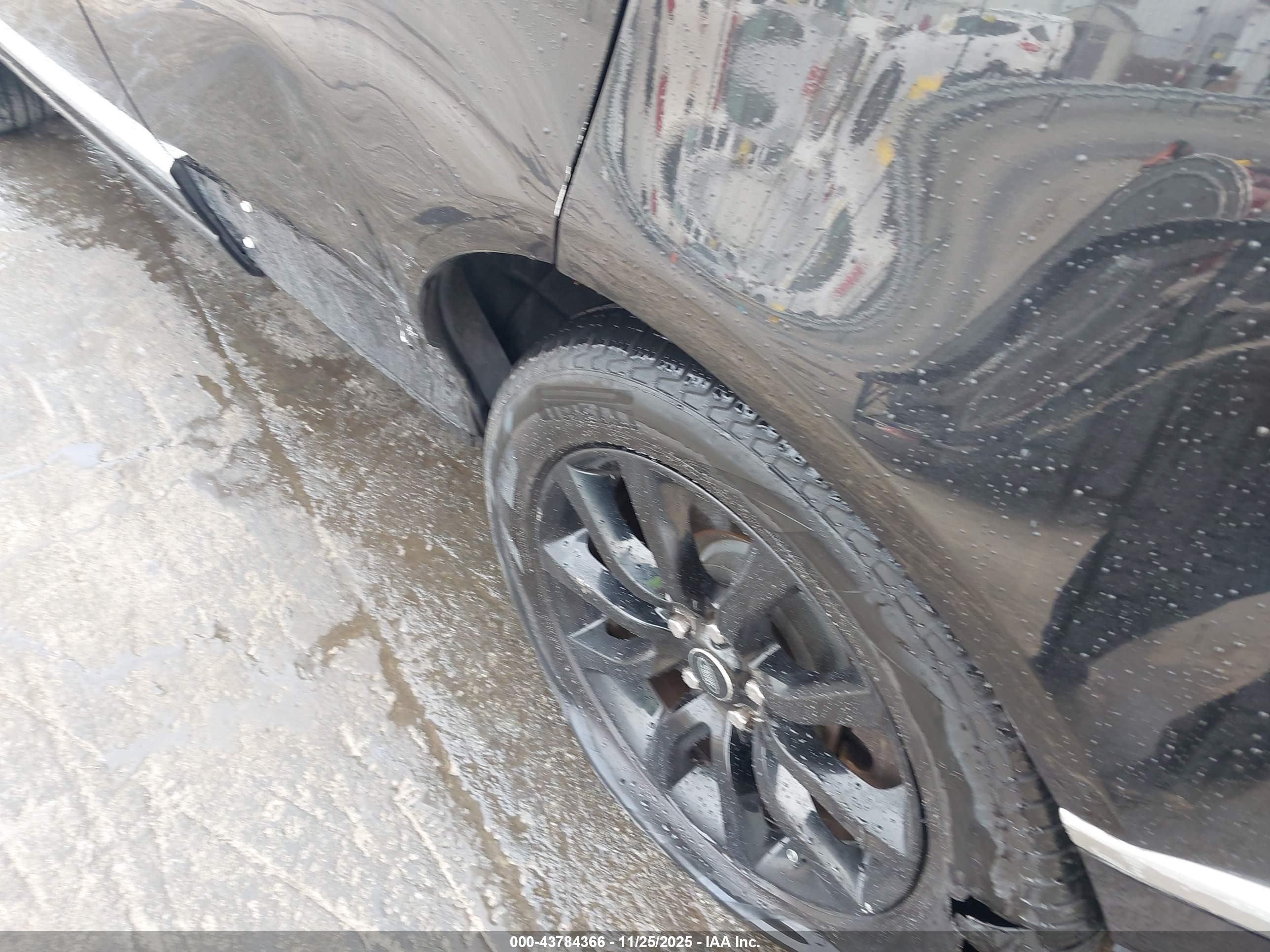 LAND ROVER image 6