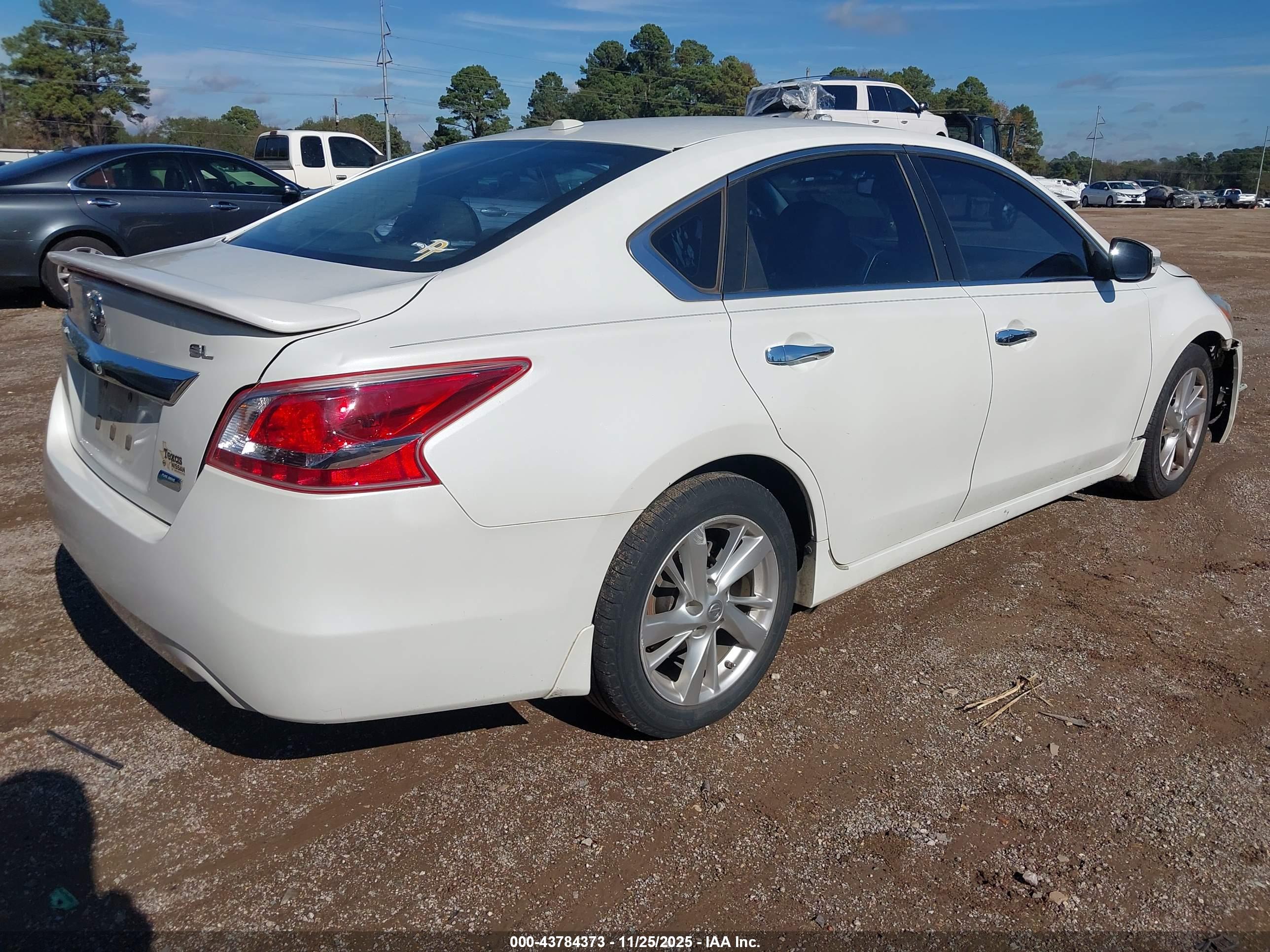 NISSAN ALTIMA image 4