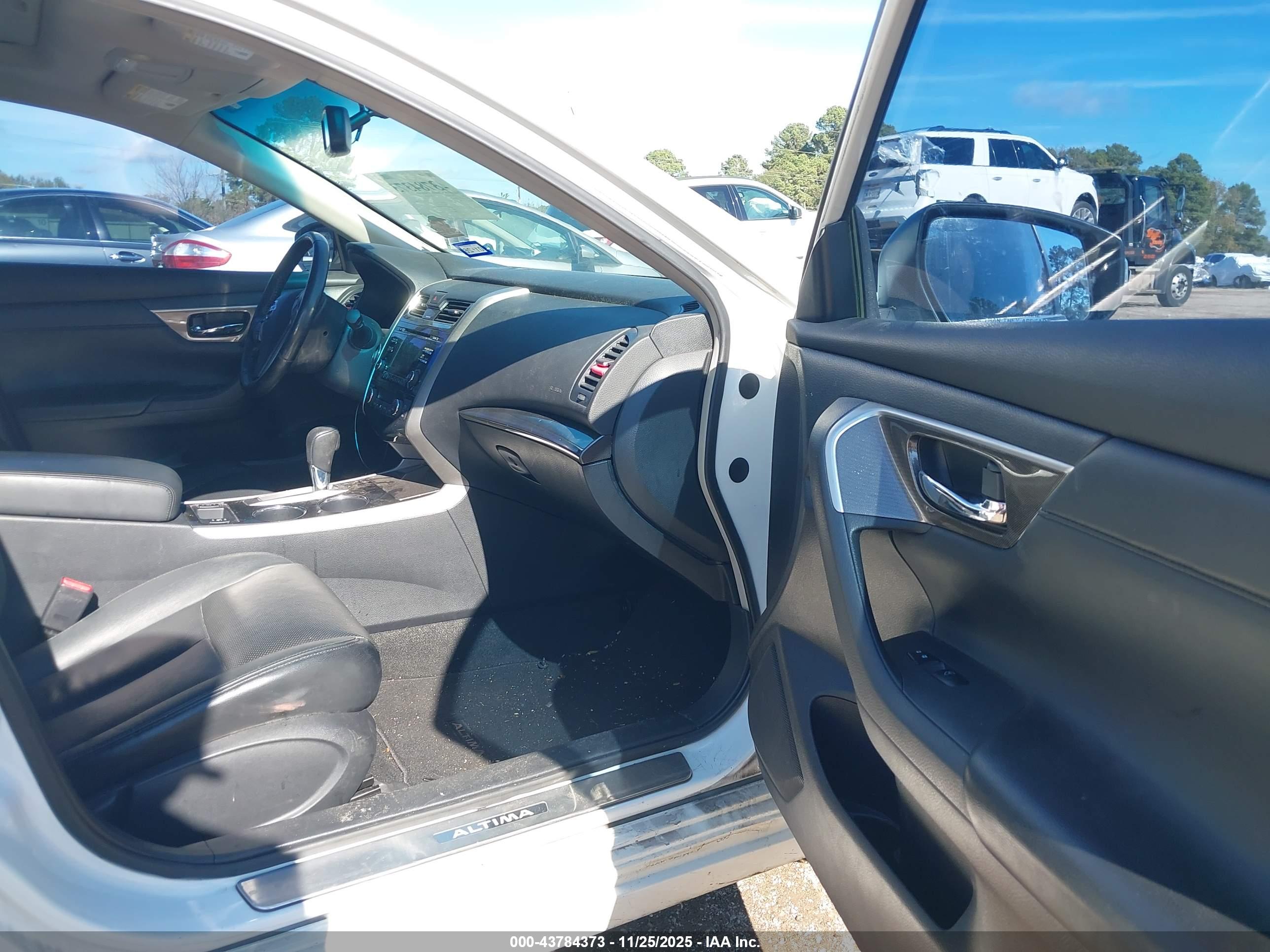 NISSAN ALTIMA image 5