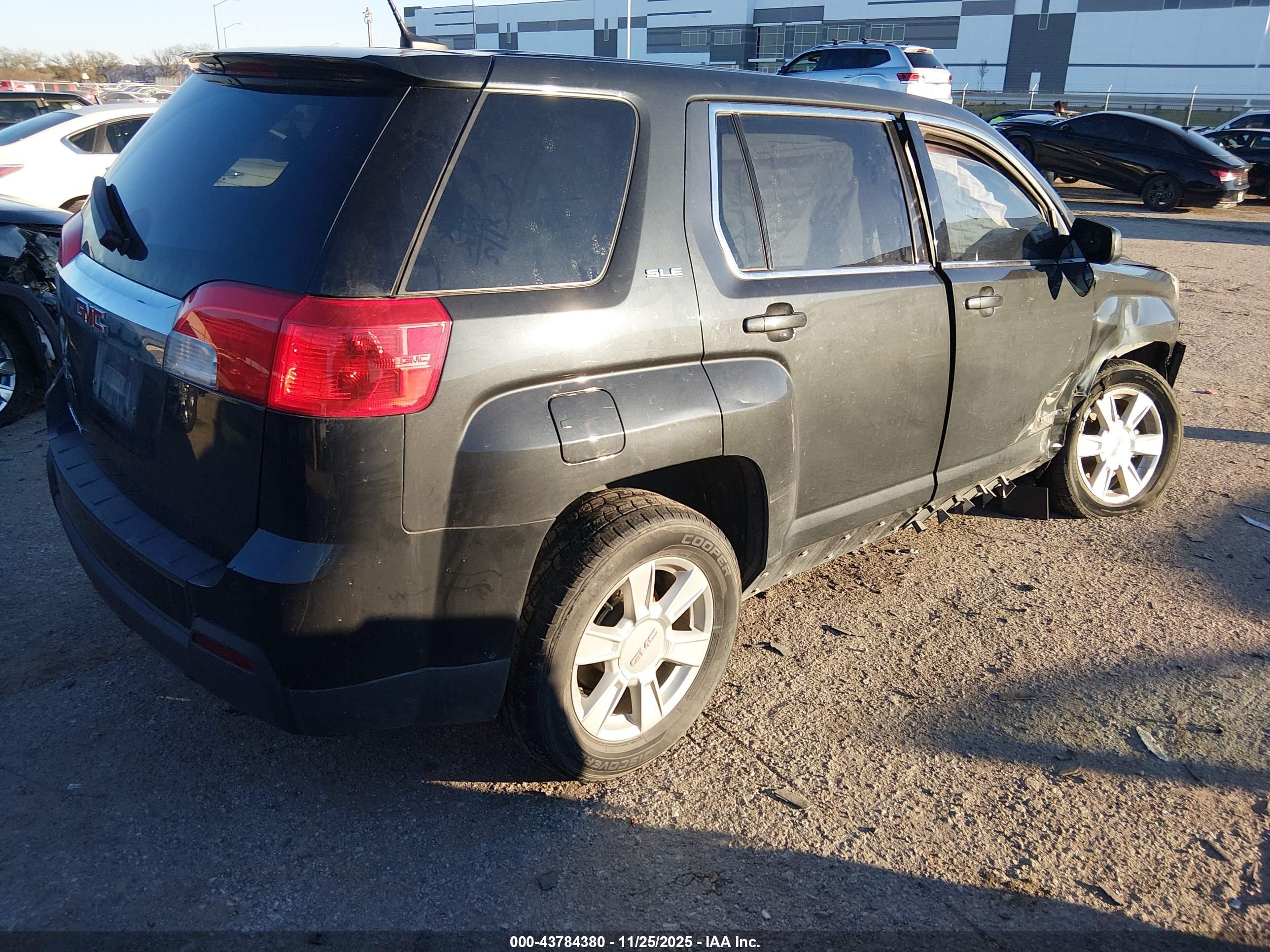 GMC TERRAIN image 4