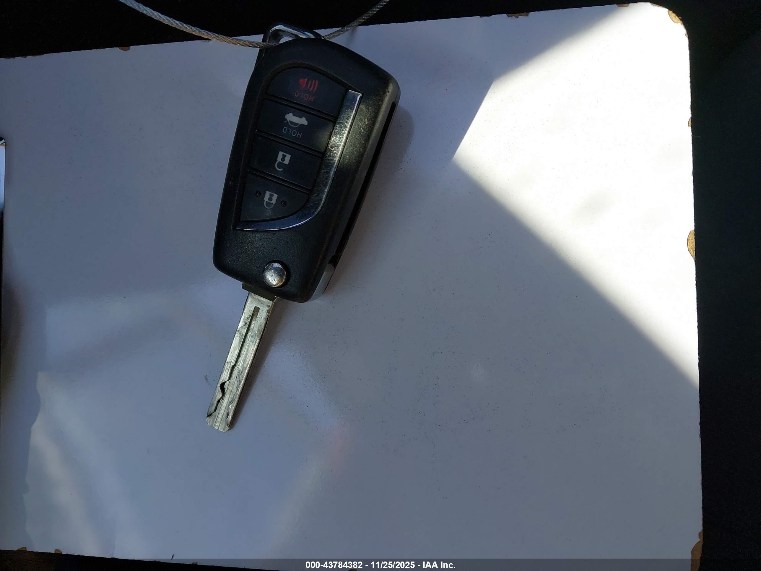 TOYOTA COROLLA image 11