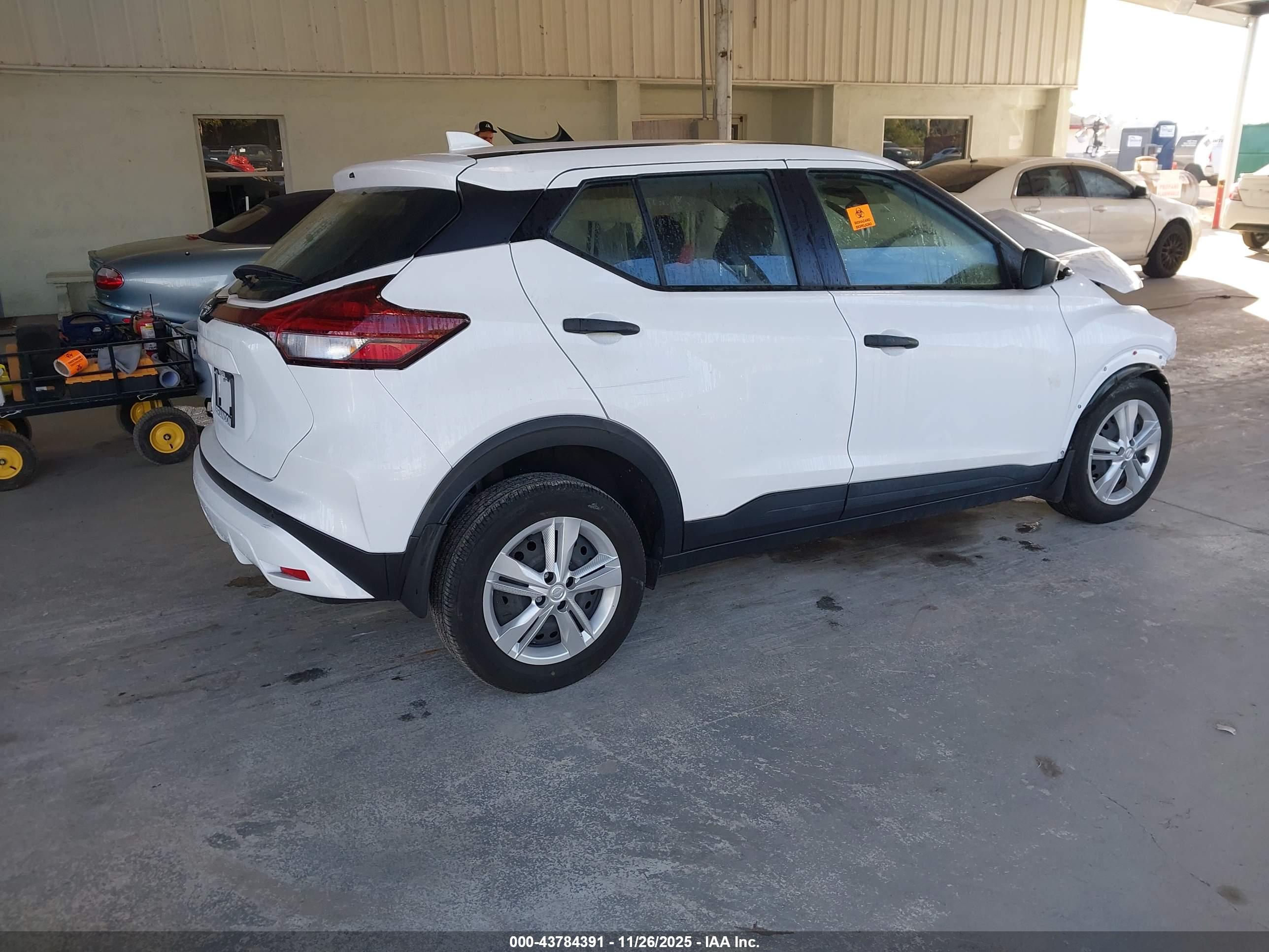 NISSAN KICKS image 4