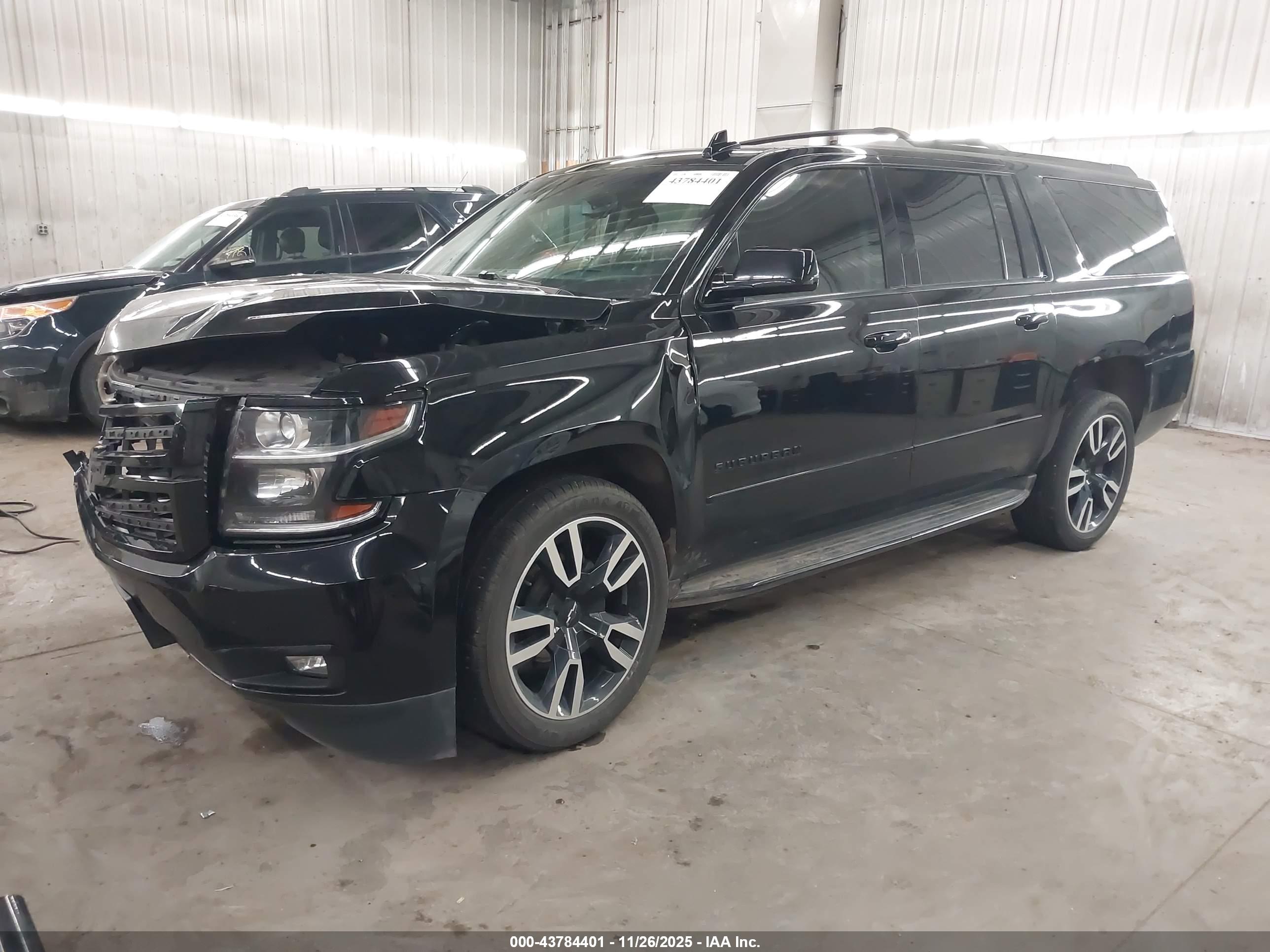 CHEVROLET SUBURBAN image 2