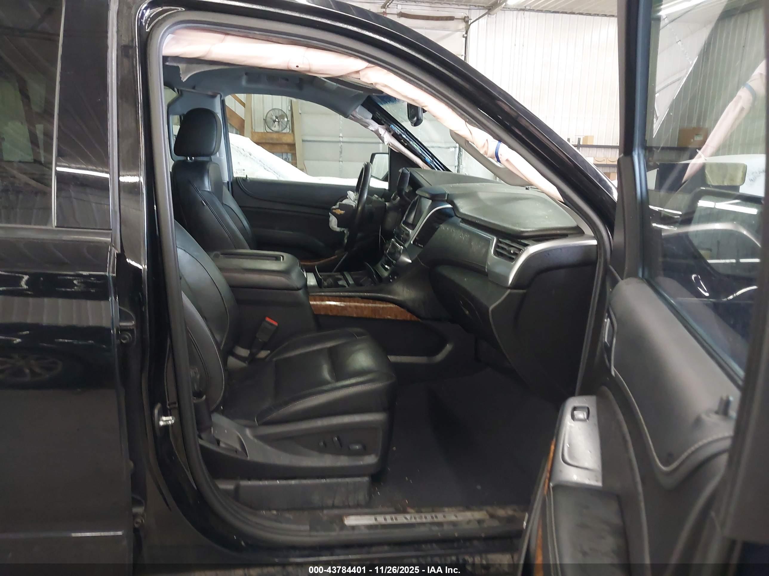 CHEVROLET SUBURBAN image 5