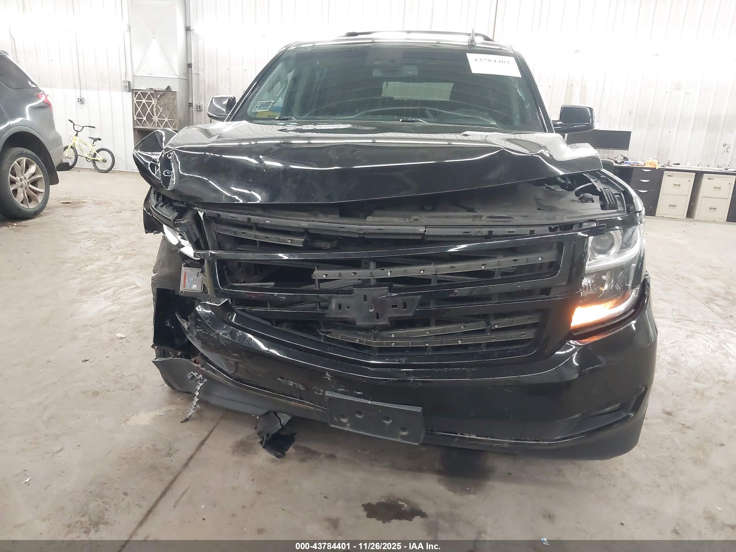 CHEVROLET SUBURBAN image 6
