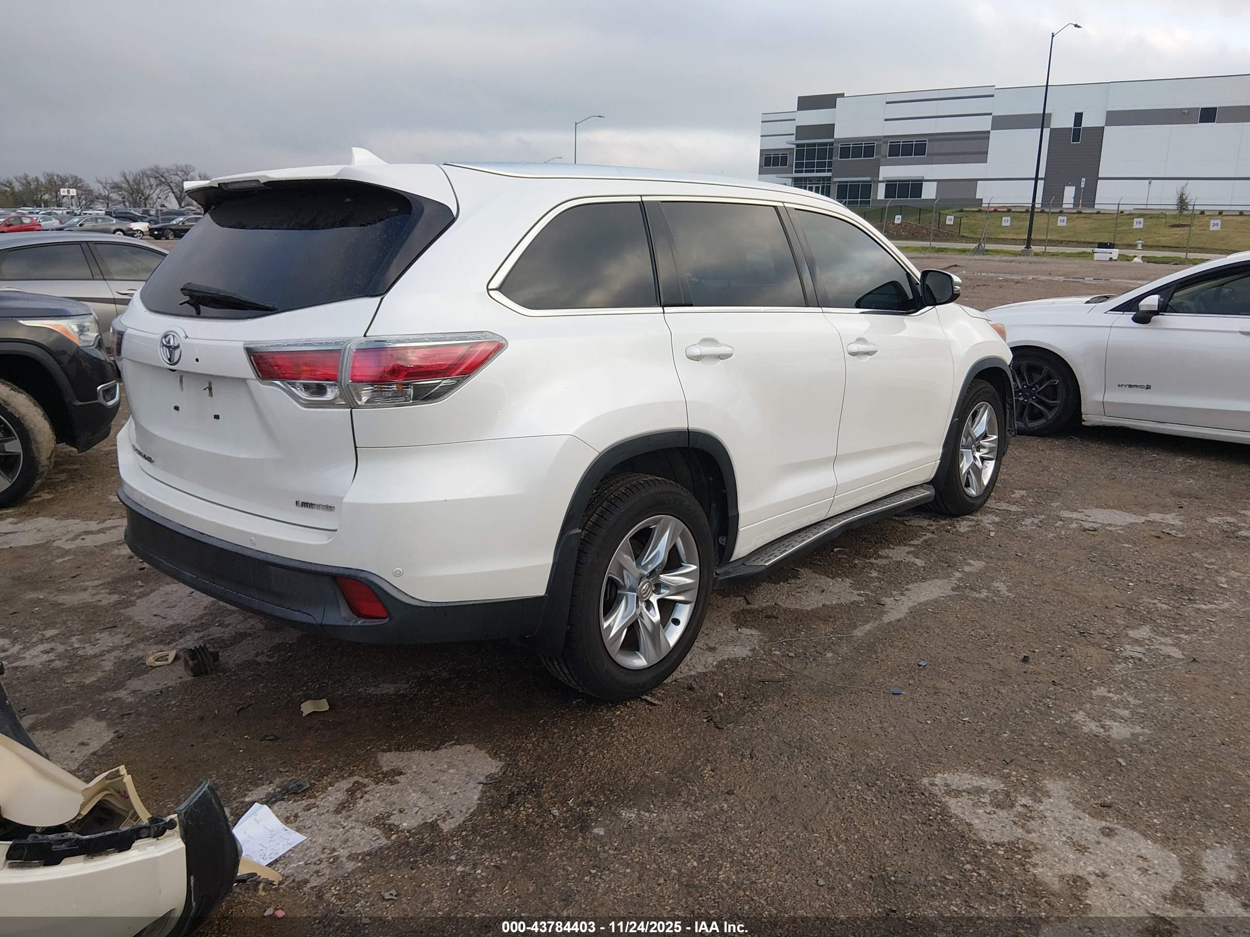 TOYOTA HIGHLANDER image 4