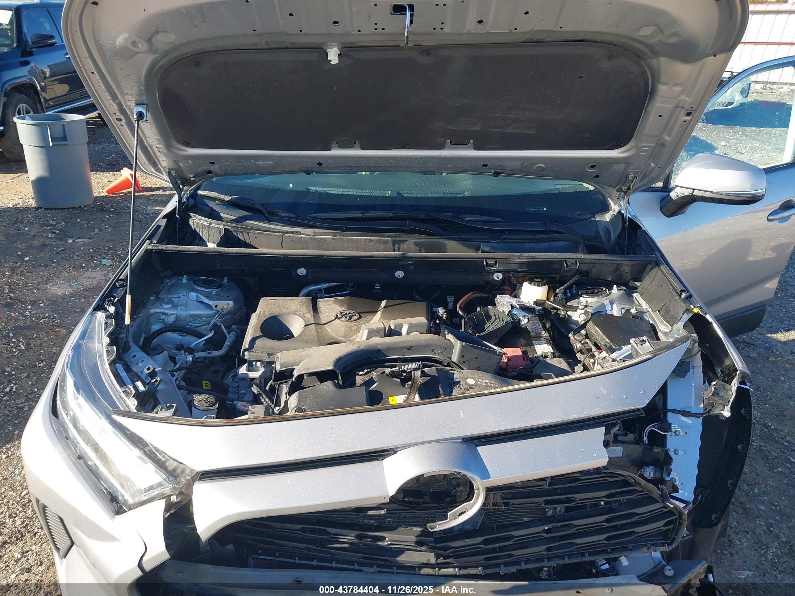 TOYOTA RAV4 image 10