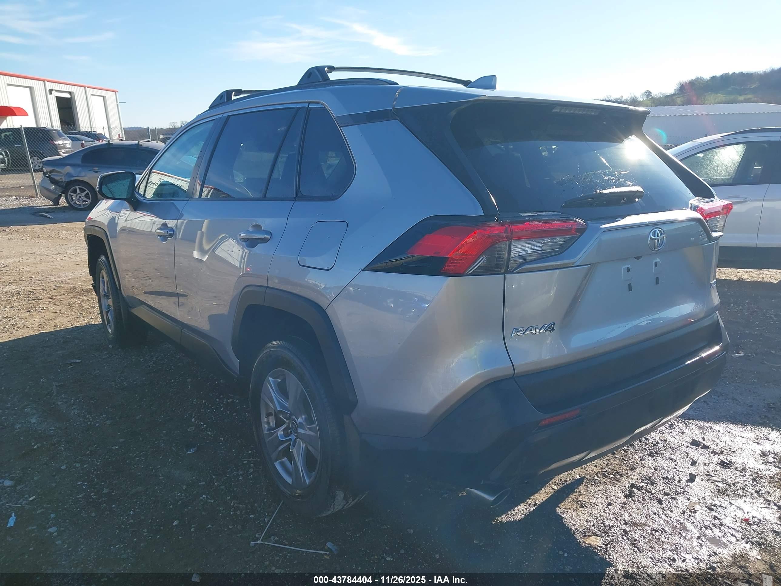 TOYOTA RAV4 image 3