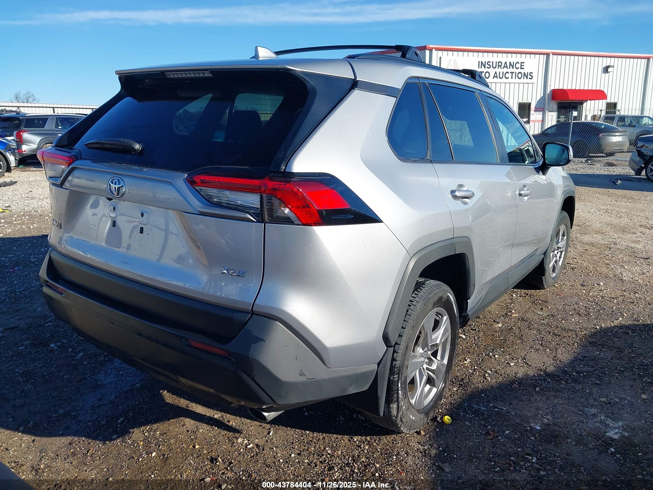 TOYOTA RAV4 image 4