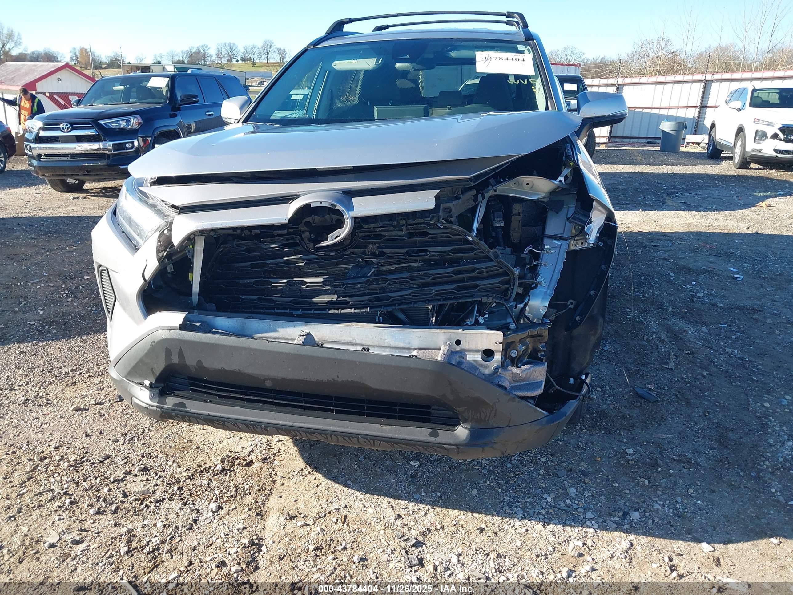 TOYOTA RAV4 image 6