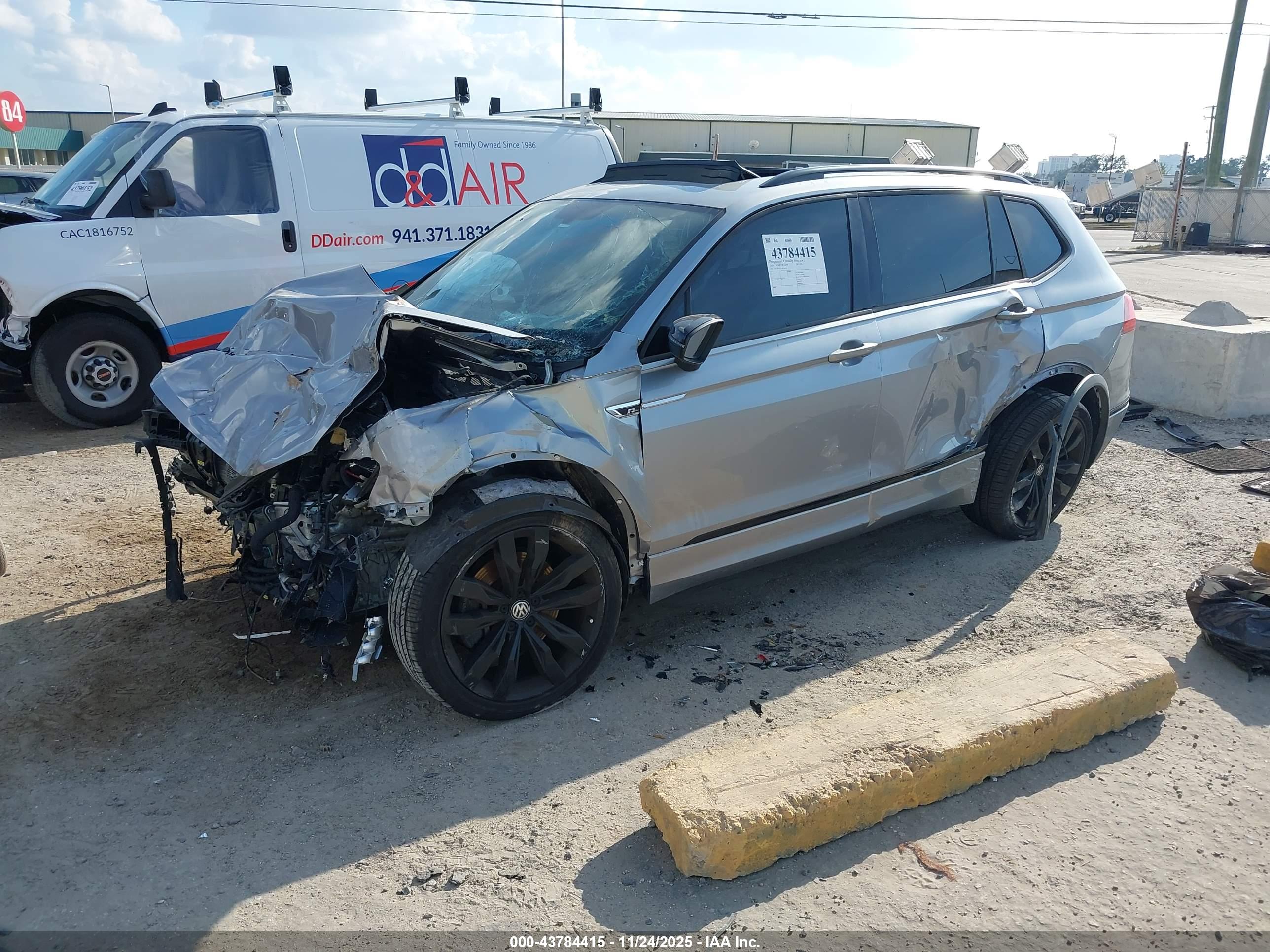 VOLKSWAGEN TIGUAN image 2