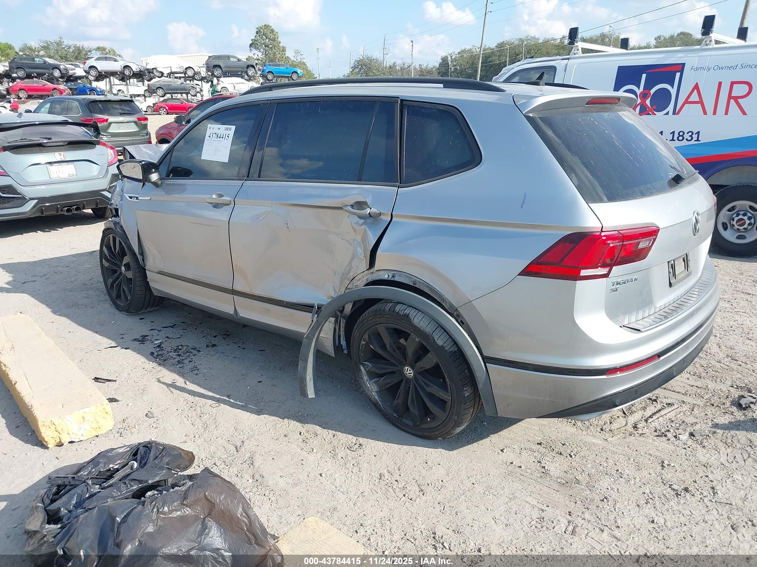 VOLKSWAGEN TIGUAN image 3