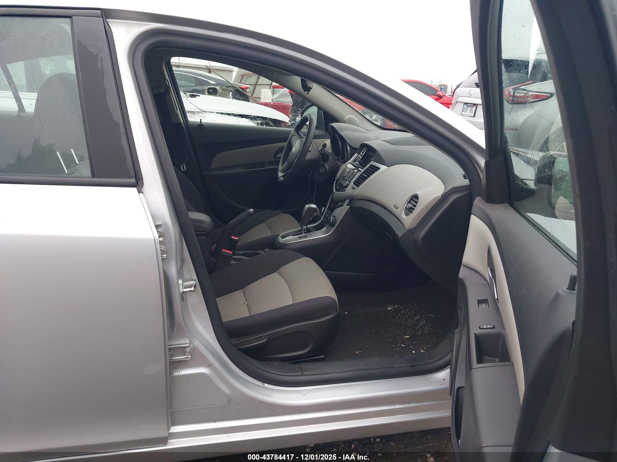 CHEVROLET CRUZE image 5