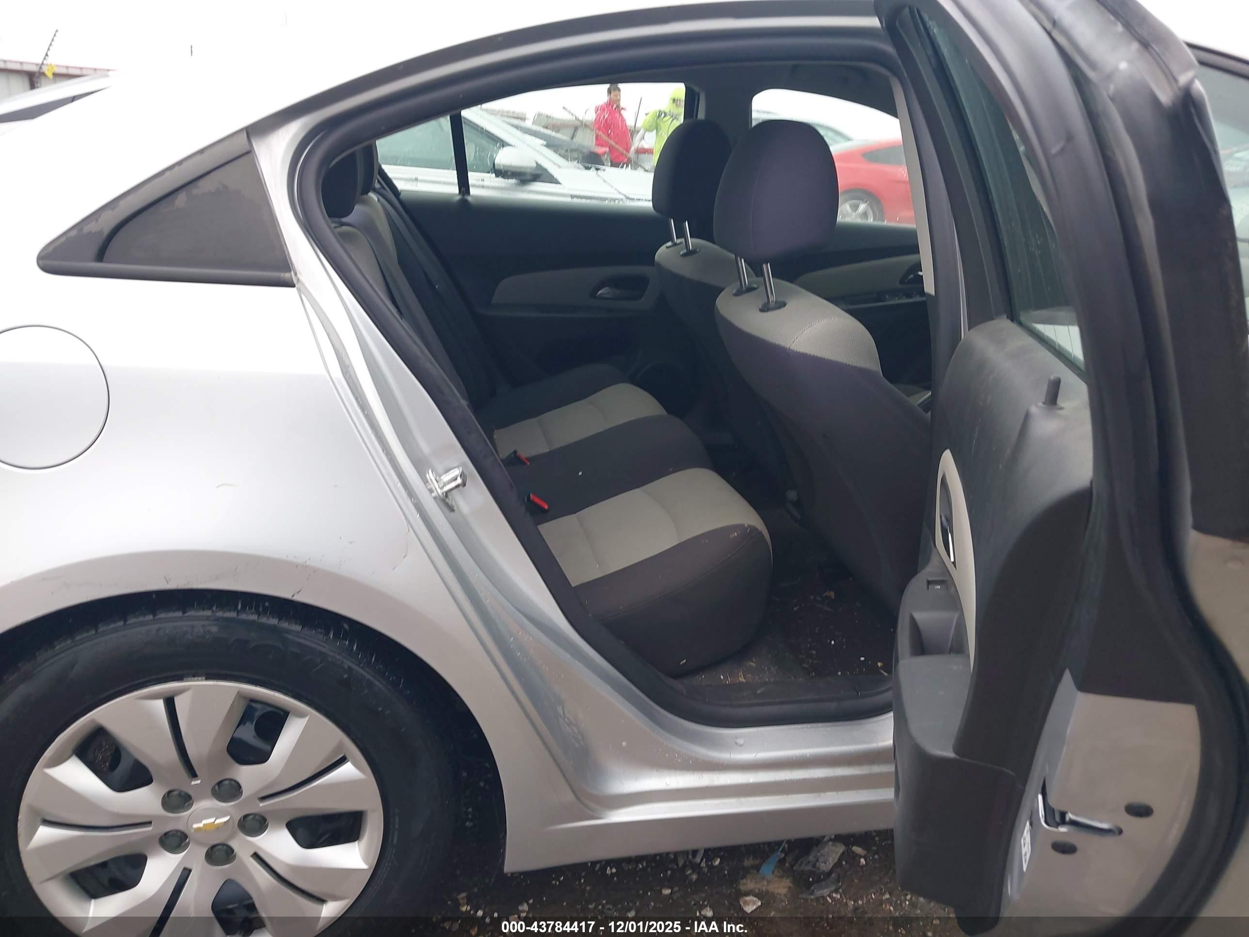 CHEVROLET CRUZE image 8