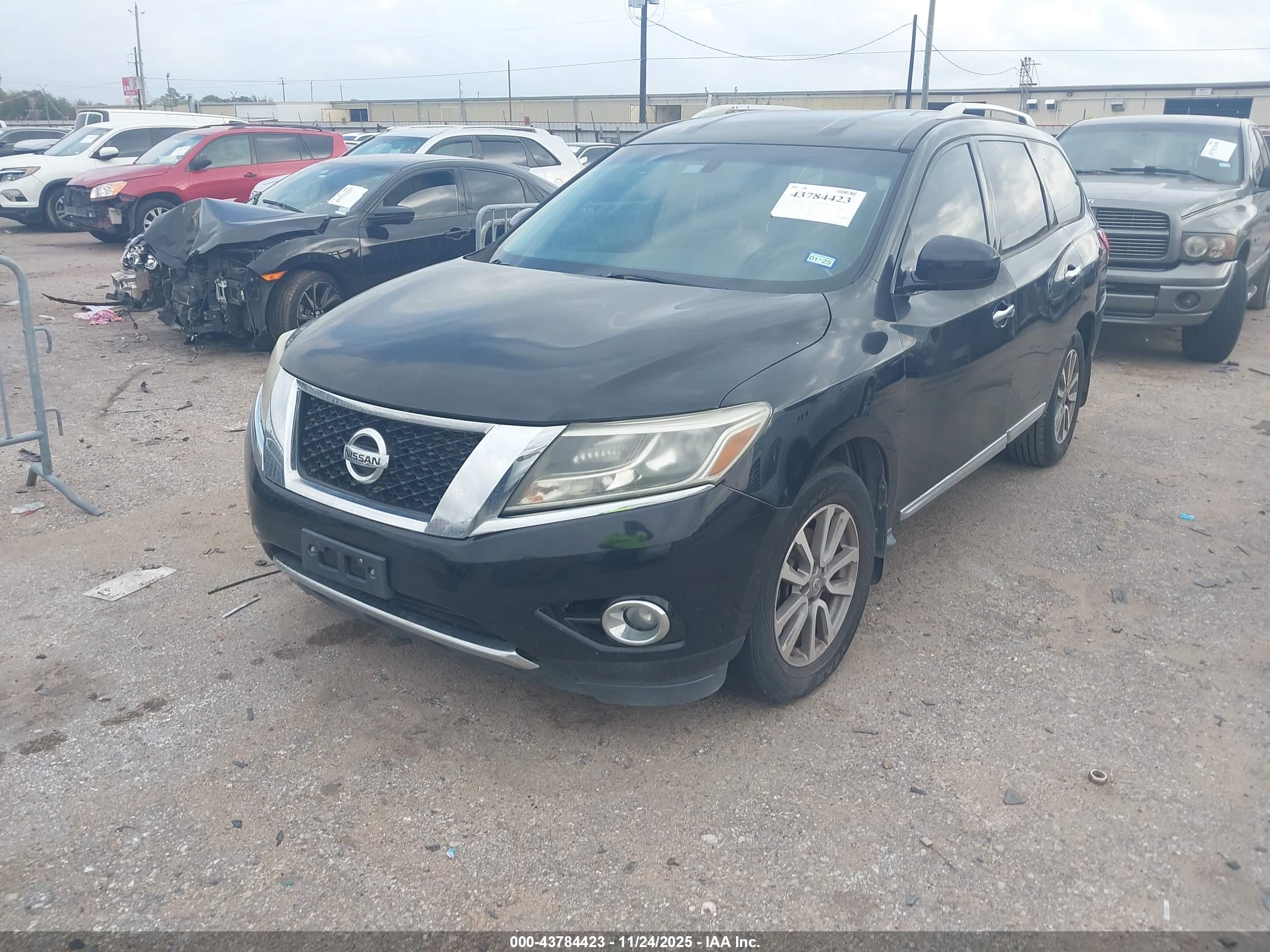 NISSAN PATHFINDER image 2
