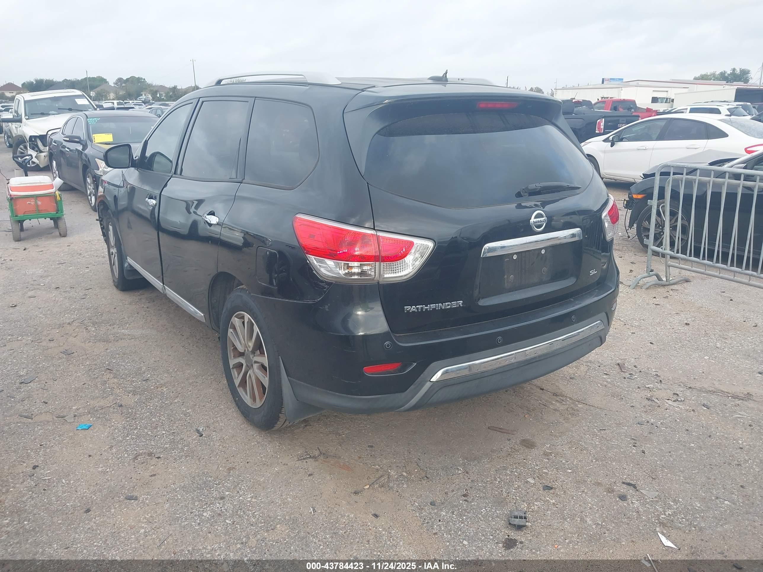NISSAN PATHFINDER image 3
