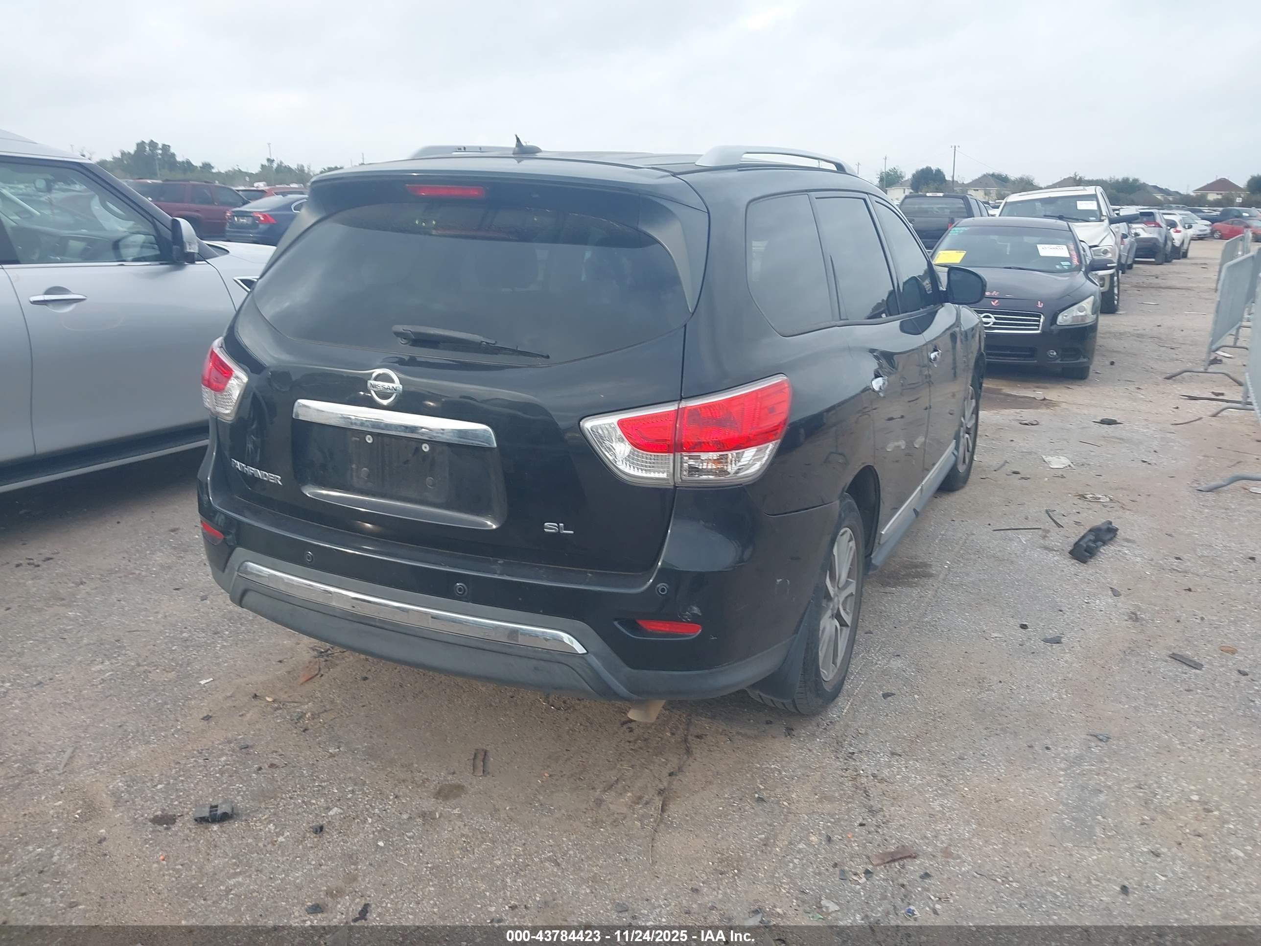 NISSAN PATHFINDER image 4