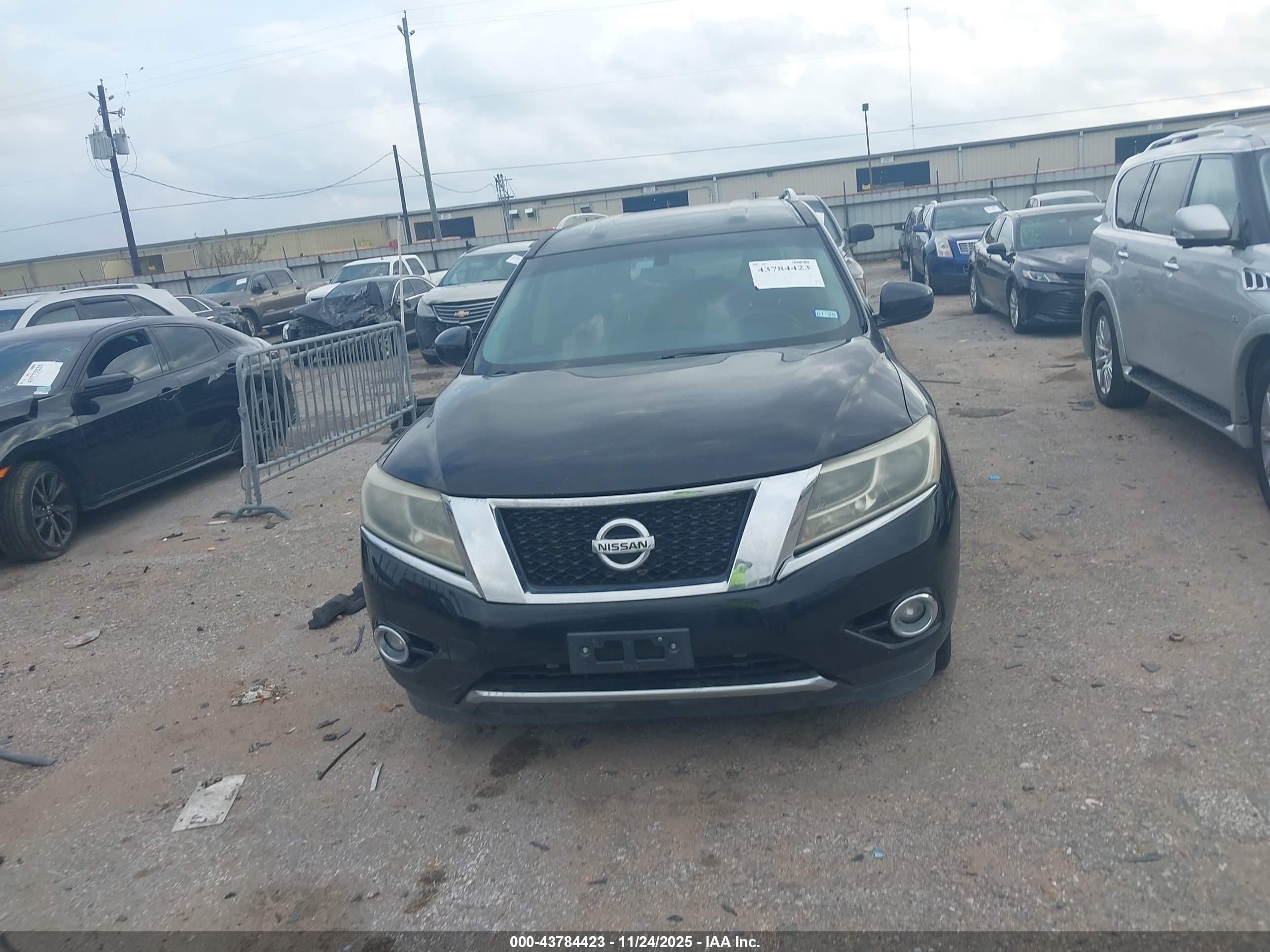 NISSAN PATHFINDER image 6