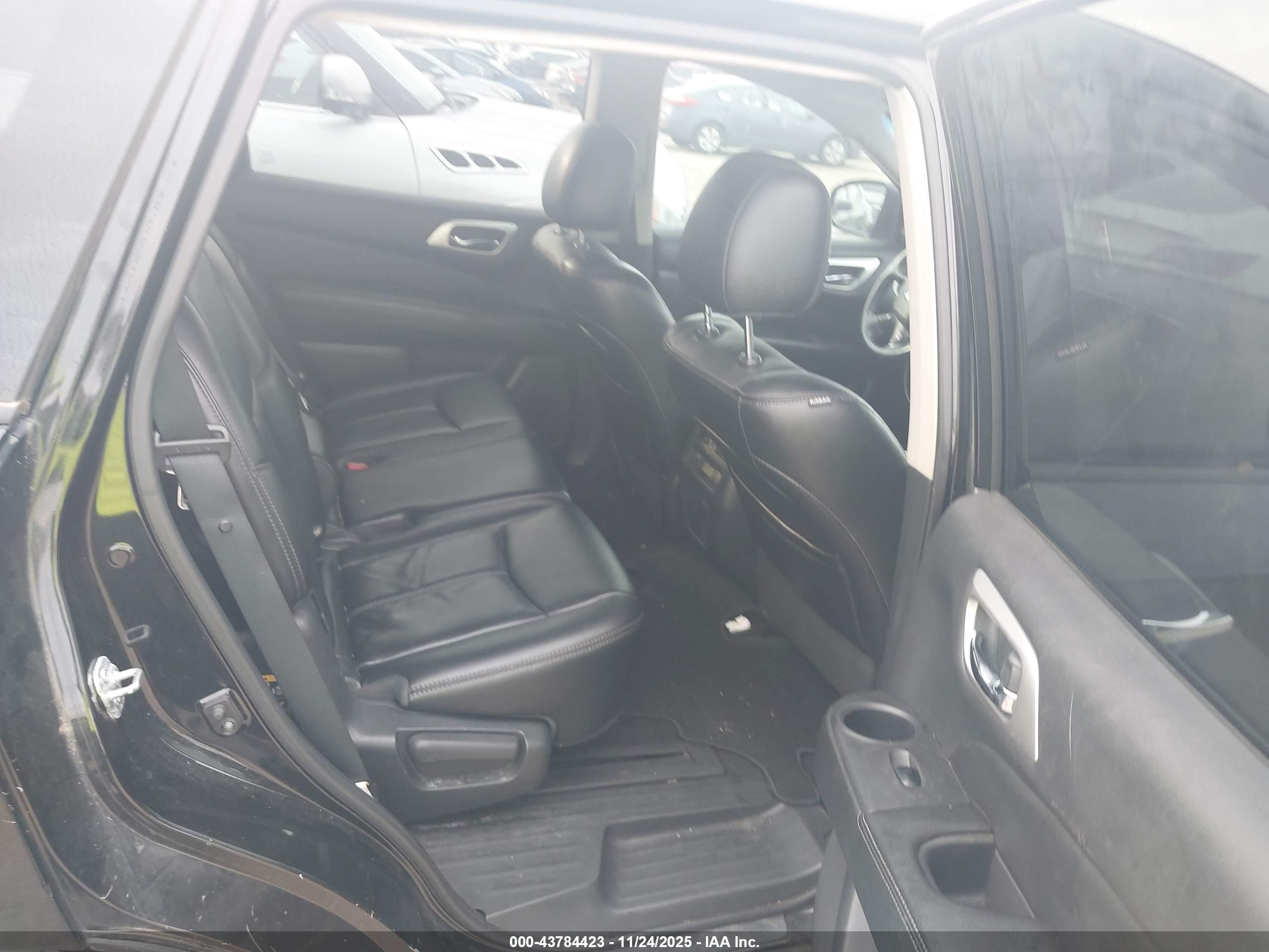 NISSAN PATHFINDER image 8