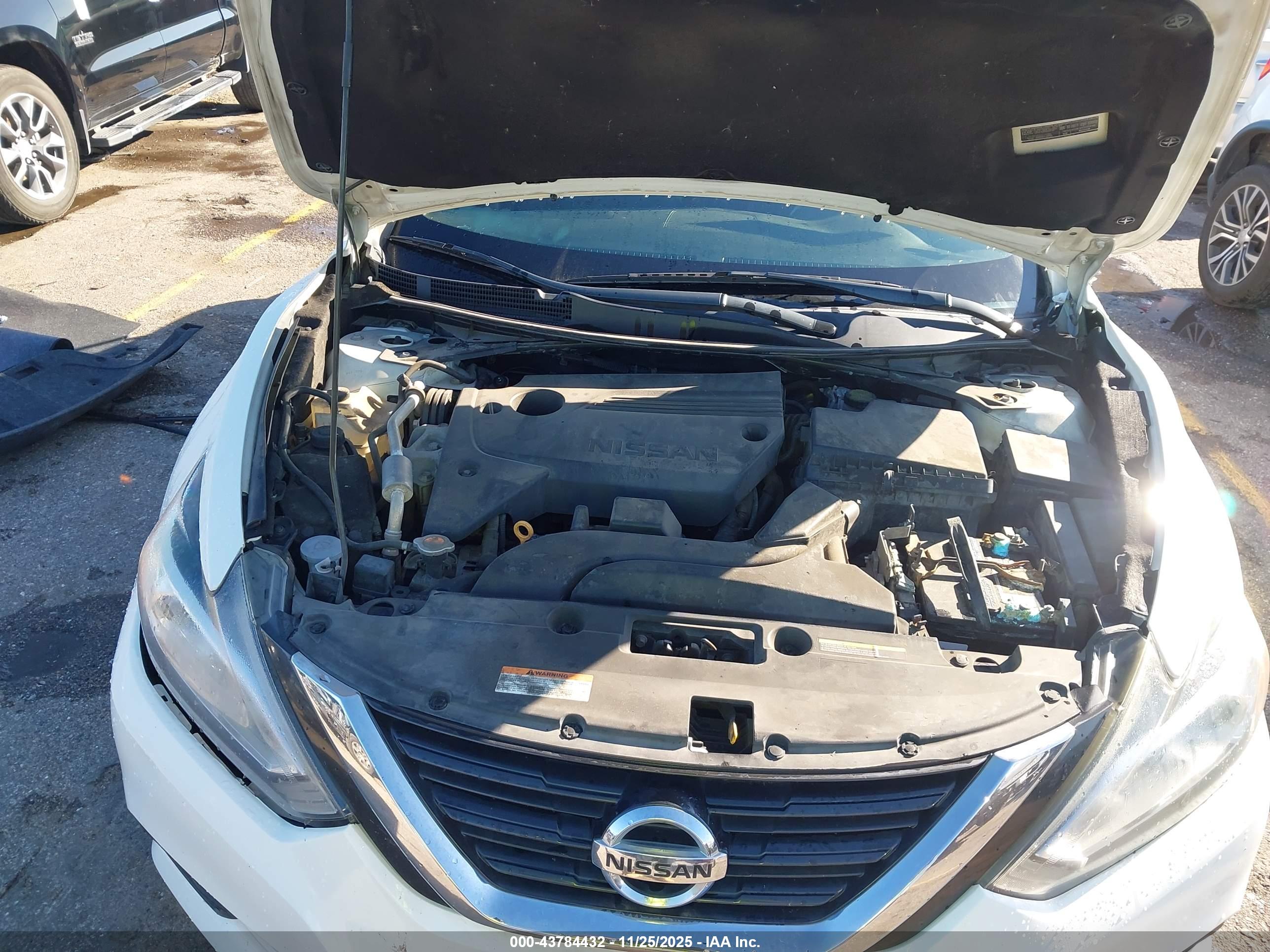 NISSAN ALTIMA image 10
