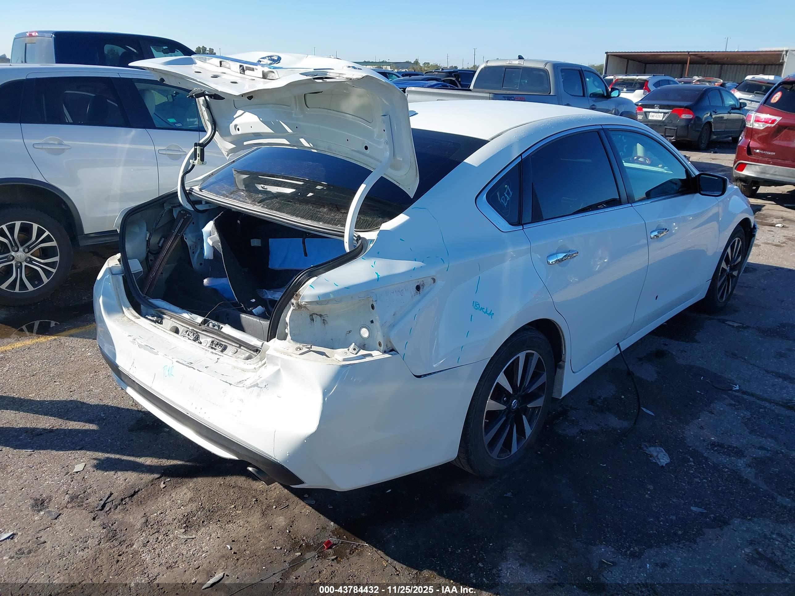 NISSAN ALTIMA image 4