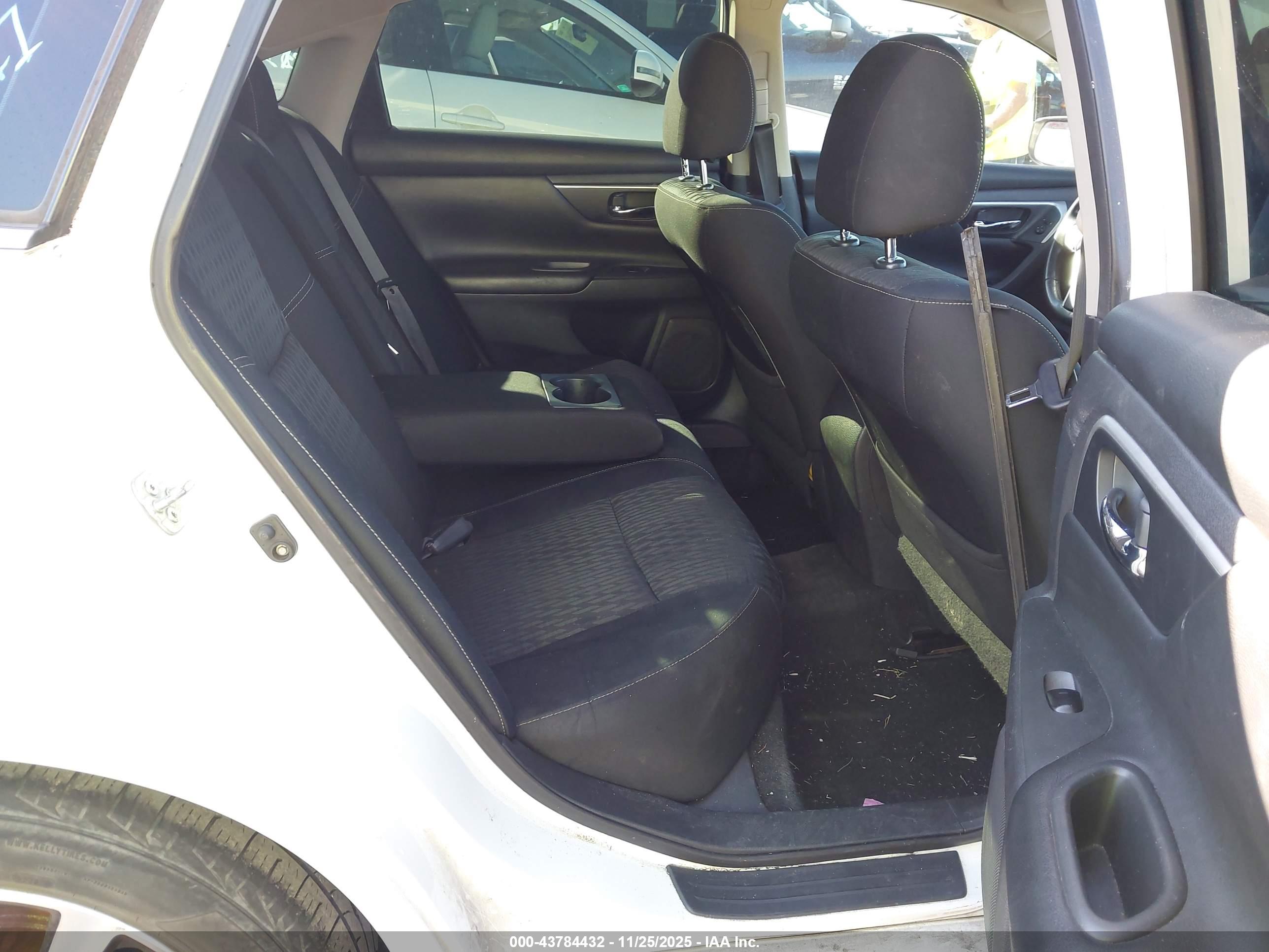 NISSAN ALTIMA image 8