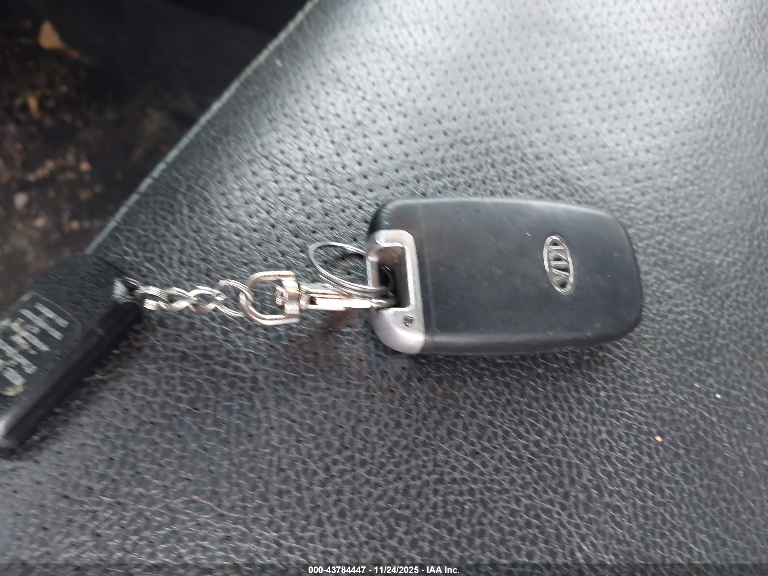 KIA SORENTO image 11