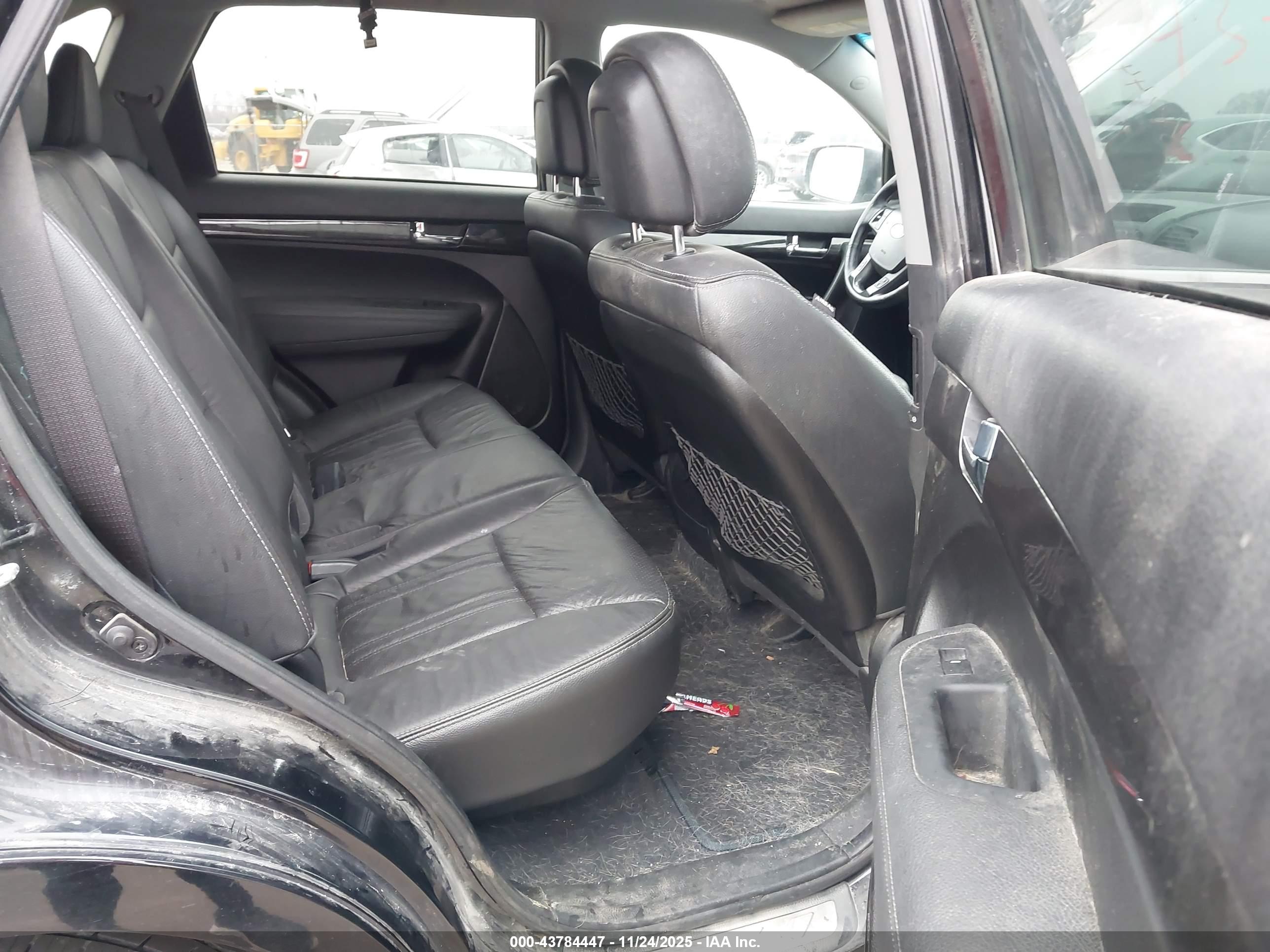 KIA SORENTO image 8