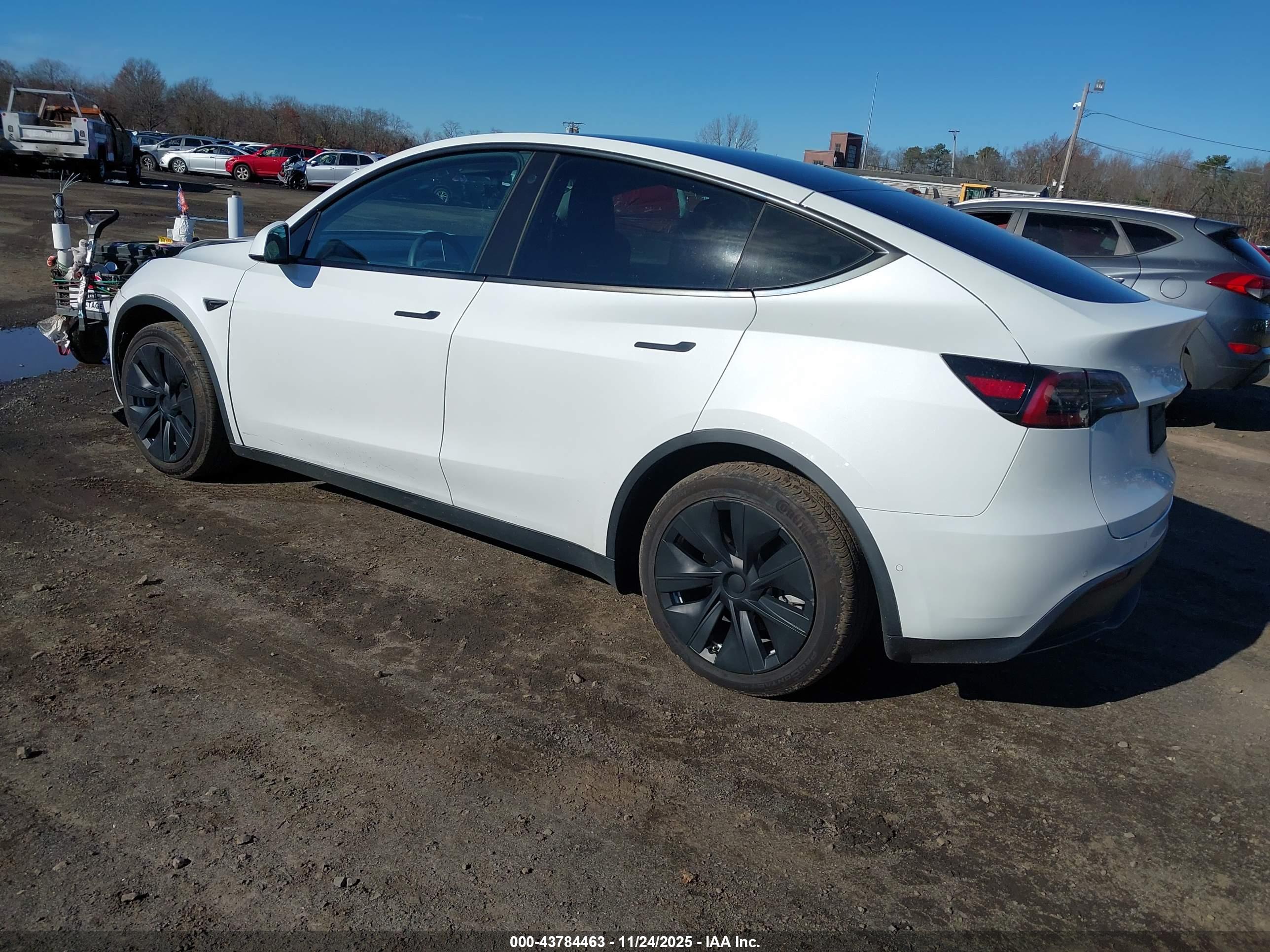 TESLA MODEL image 3