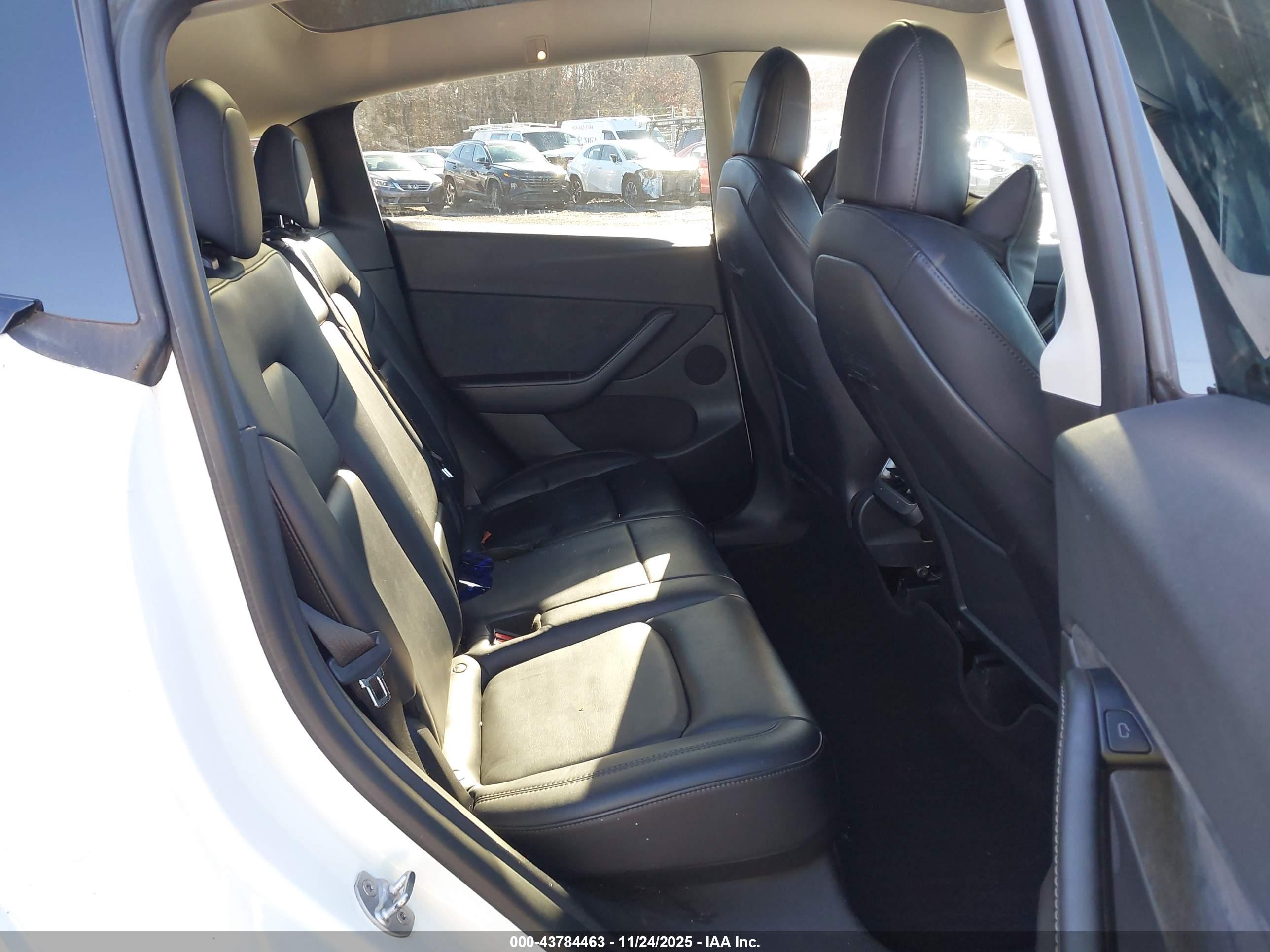 TESLA MODEL image 8