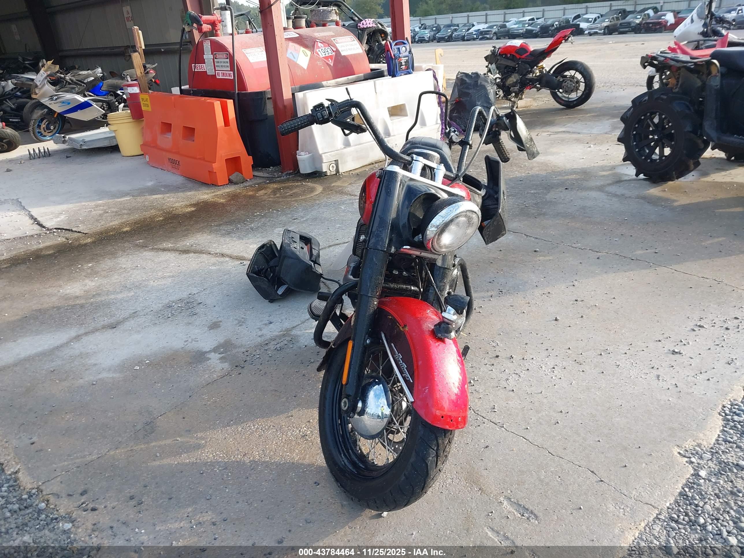 HARLEY-DAVIDSON FLHCS image 5