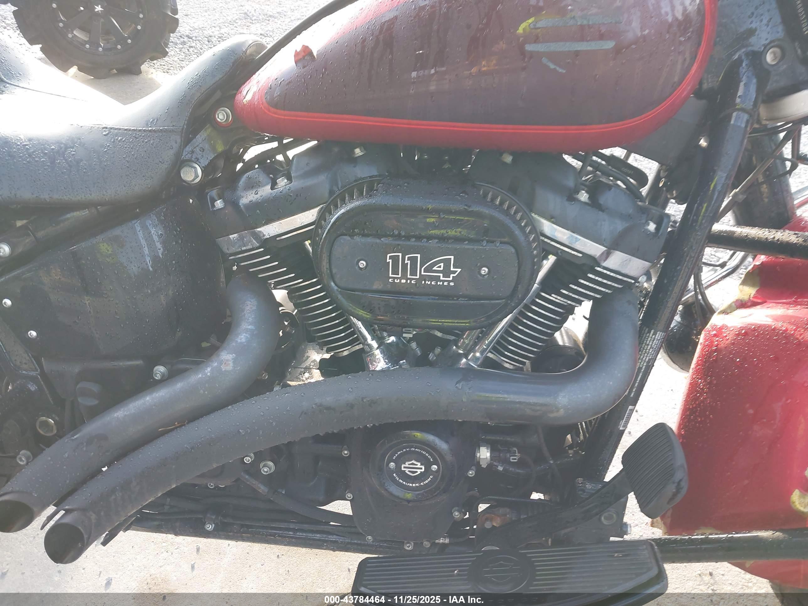 HARLEY-DAVIDSON FLHCS image 8