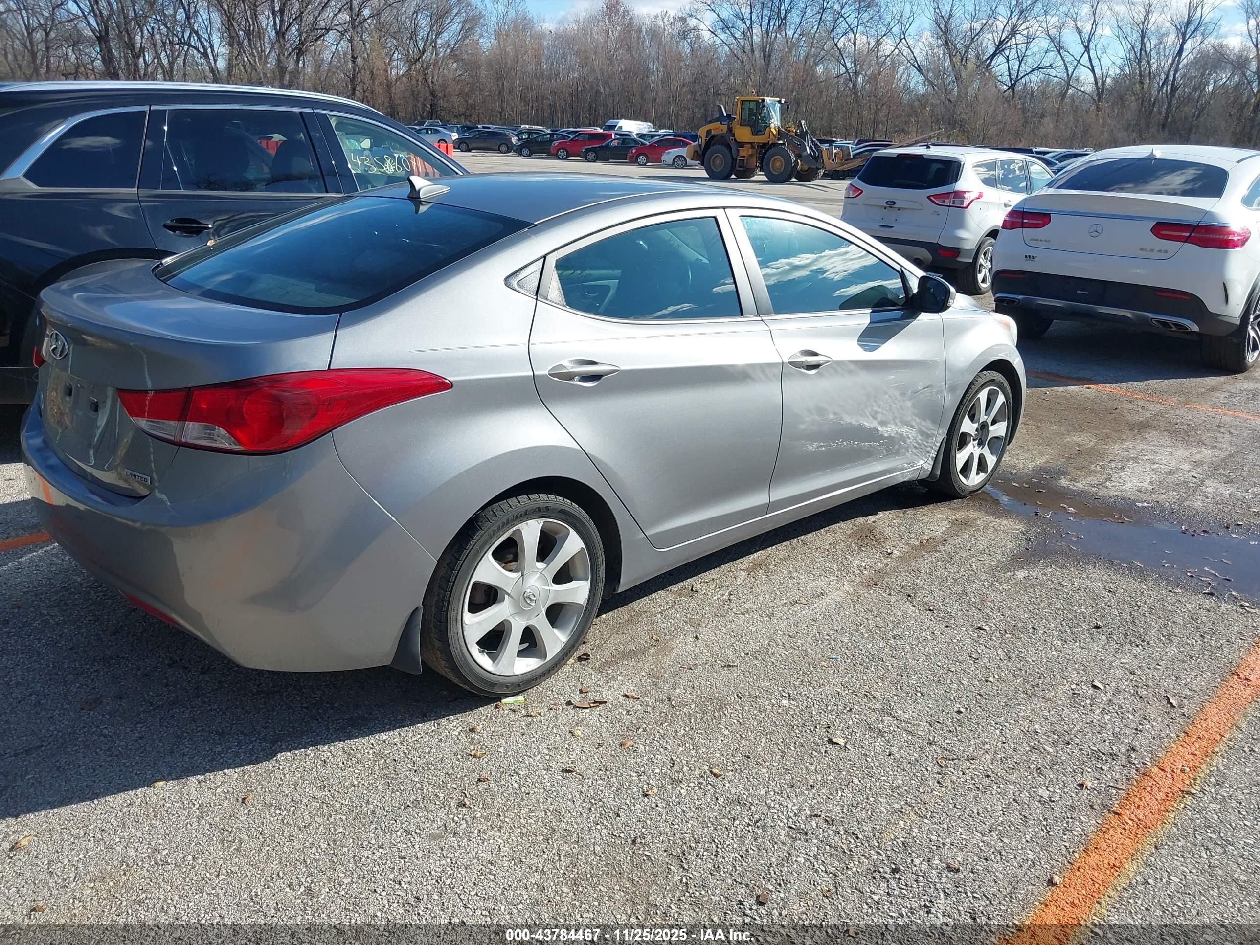 HYUNDAI ELANTRA image 4