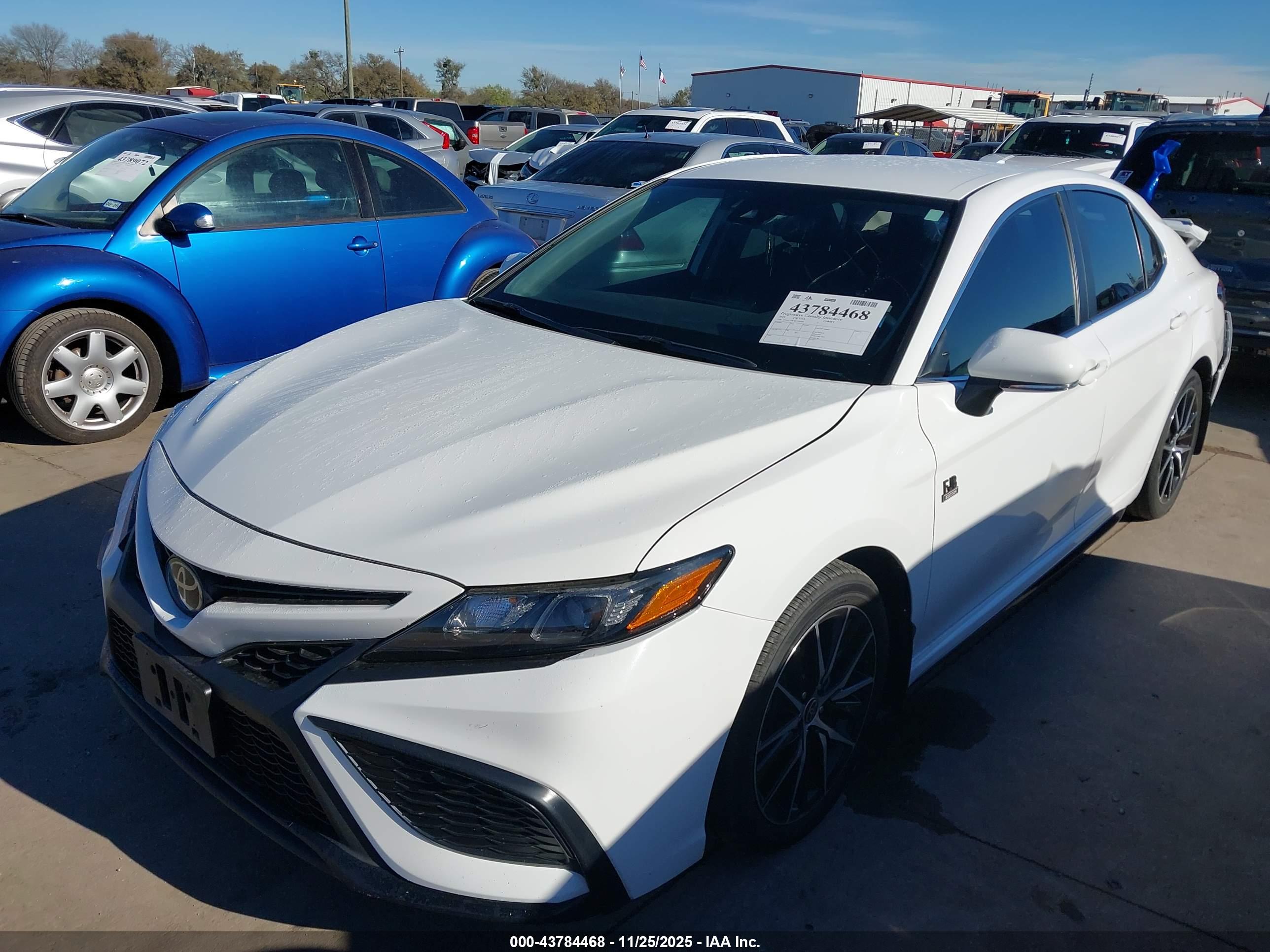 TOYOTA CAMRY image 2
