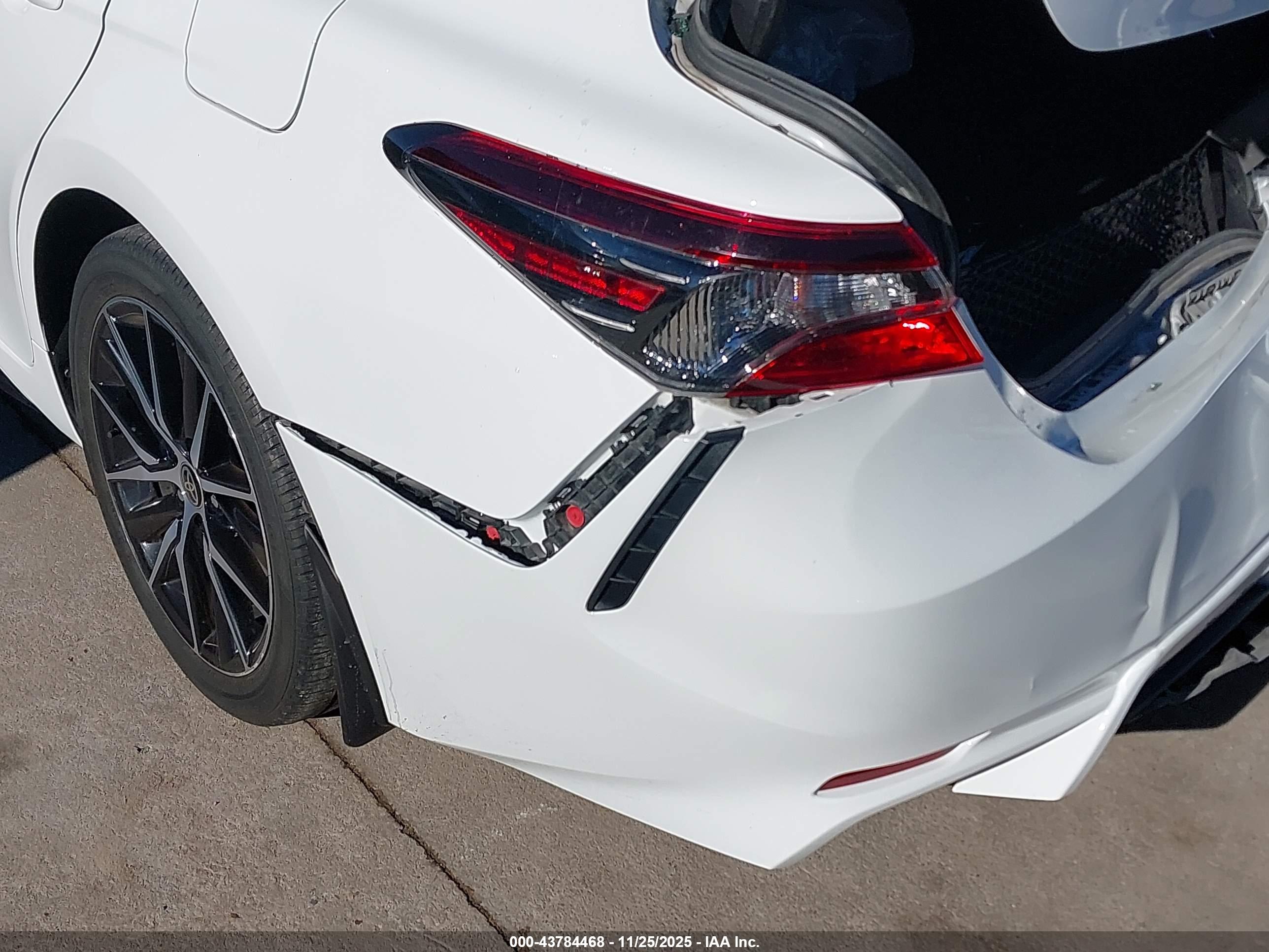 TOYOTA CAMRY image 6