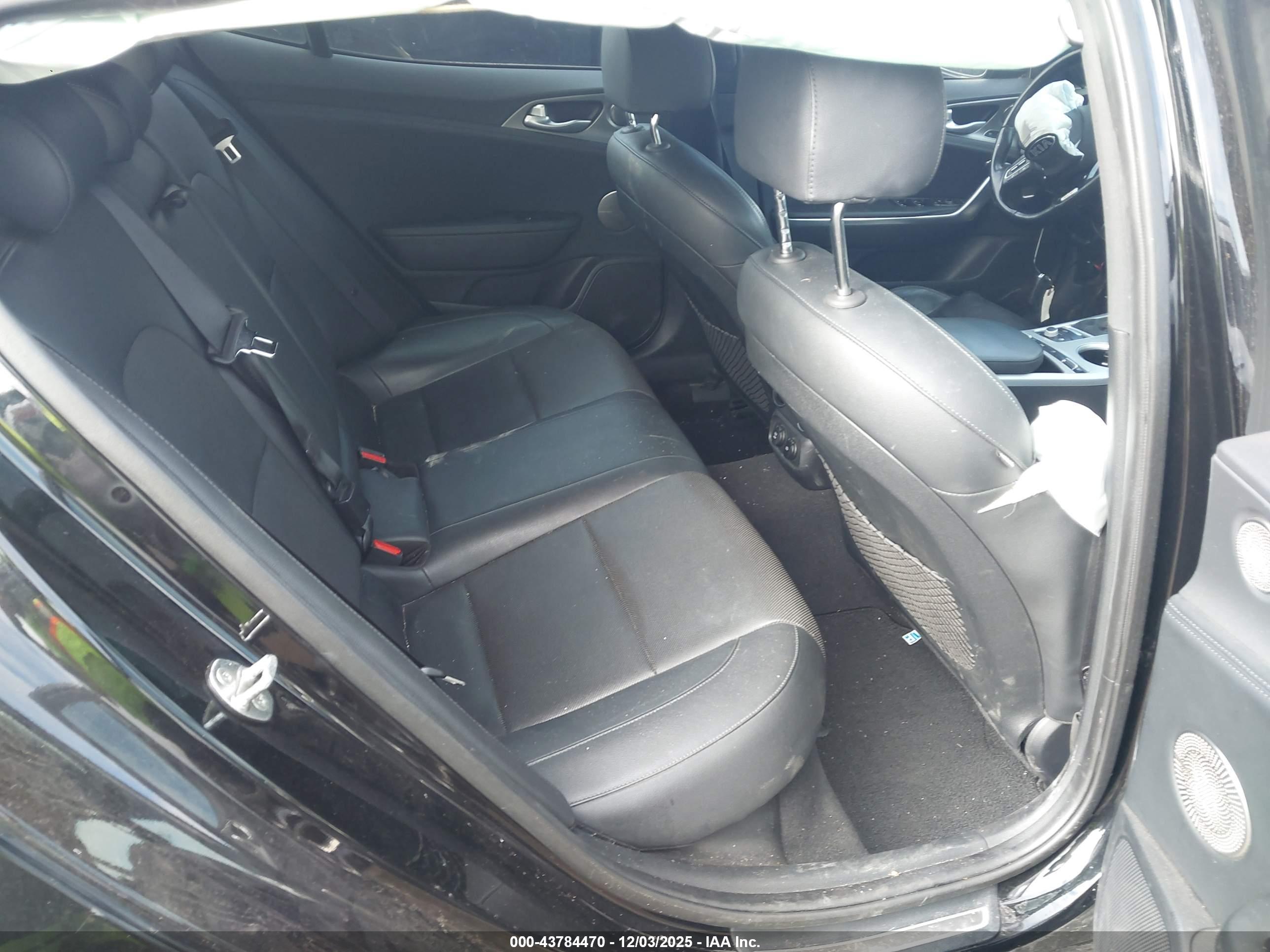 KIA STINGER image 8