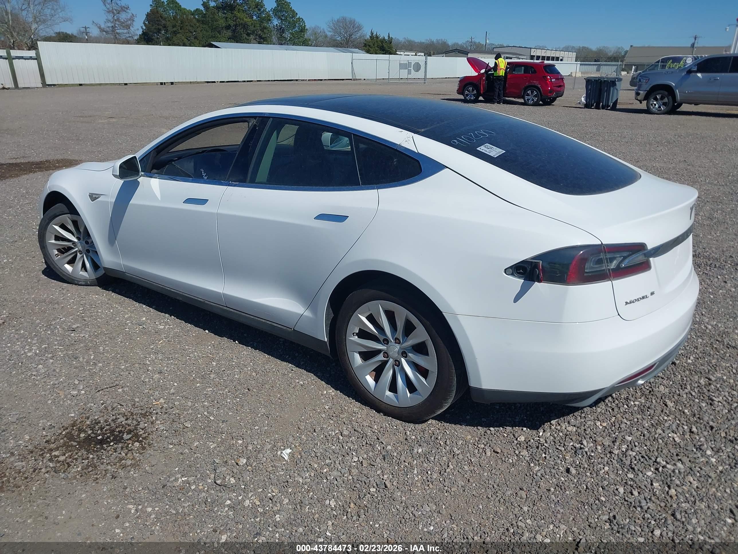 TESLA MODEL image 3