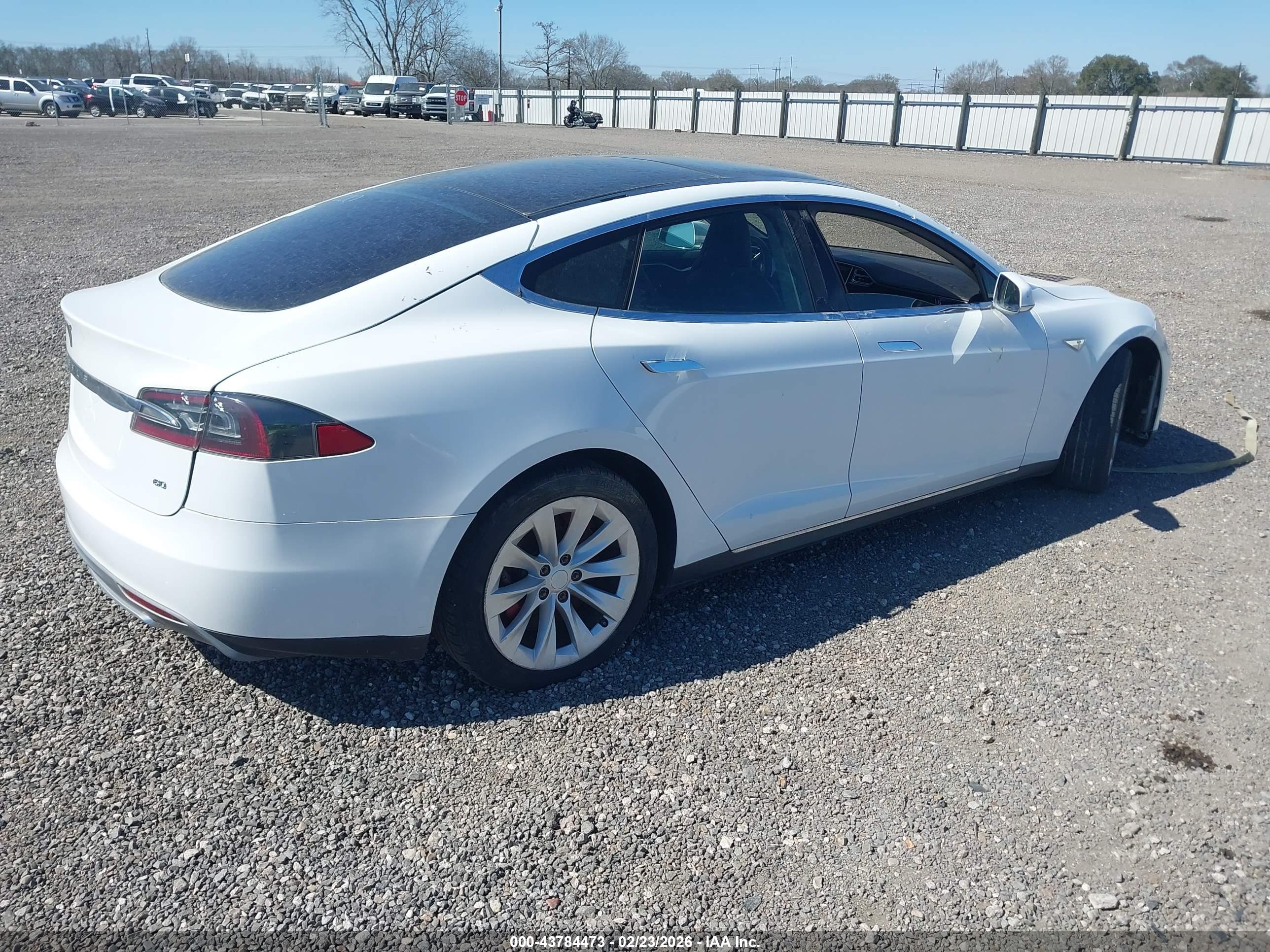TESLA MODEL image 4