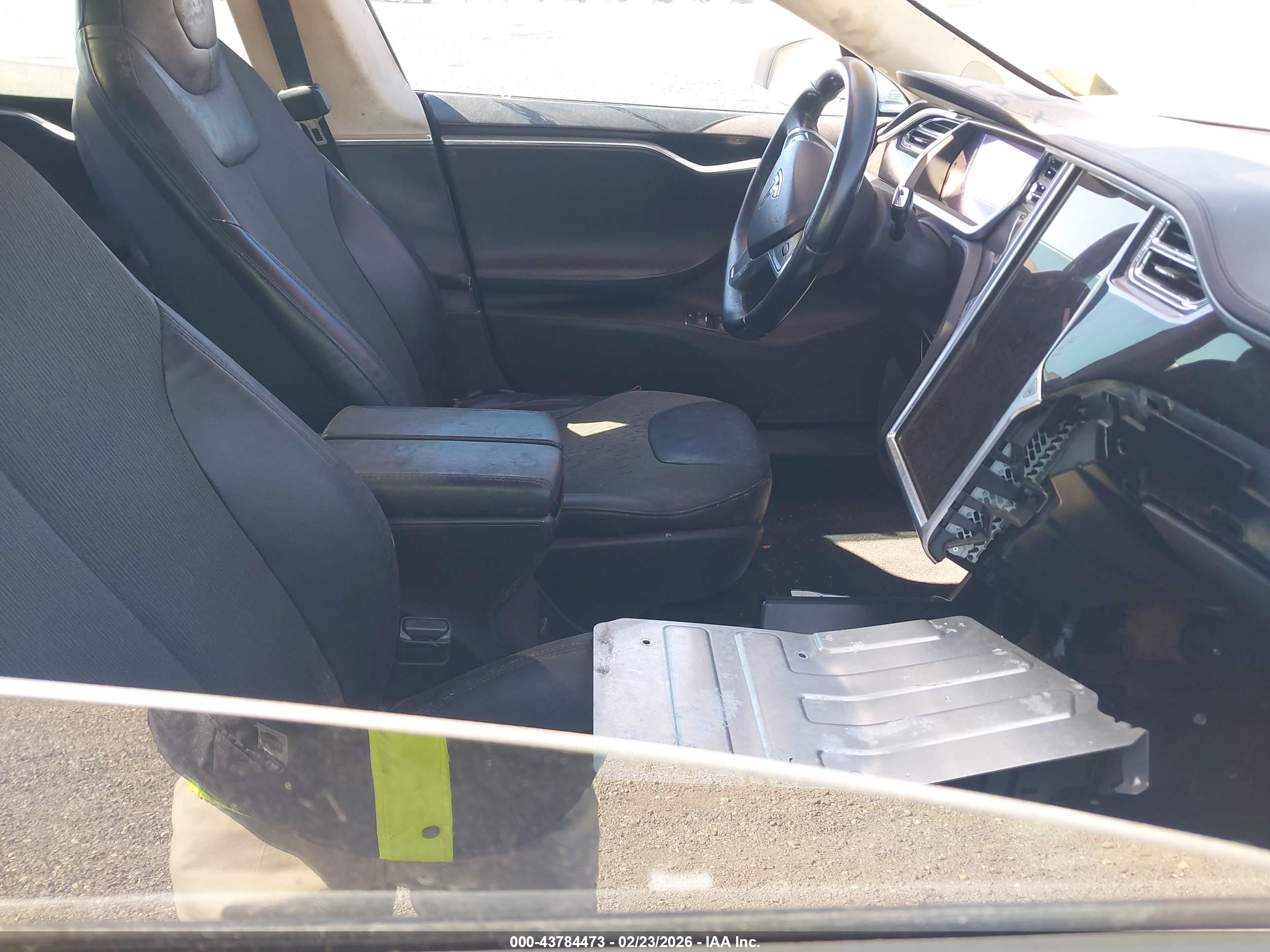 TESLA MODEL image 5