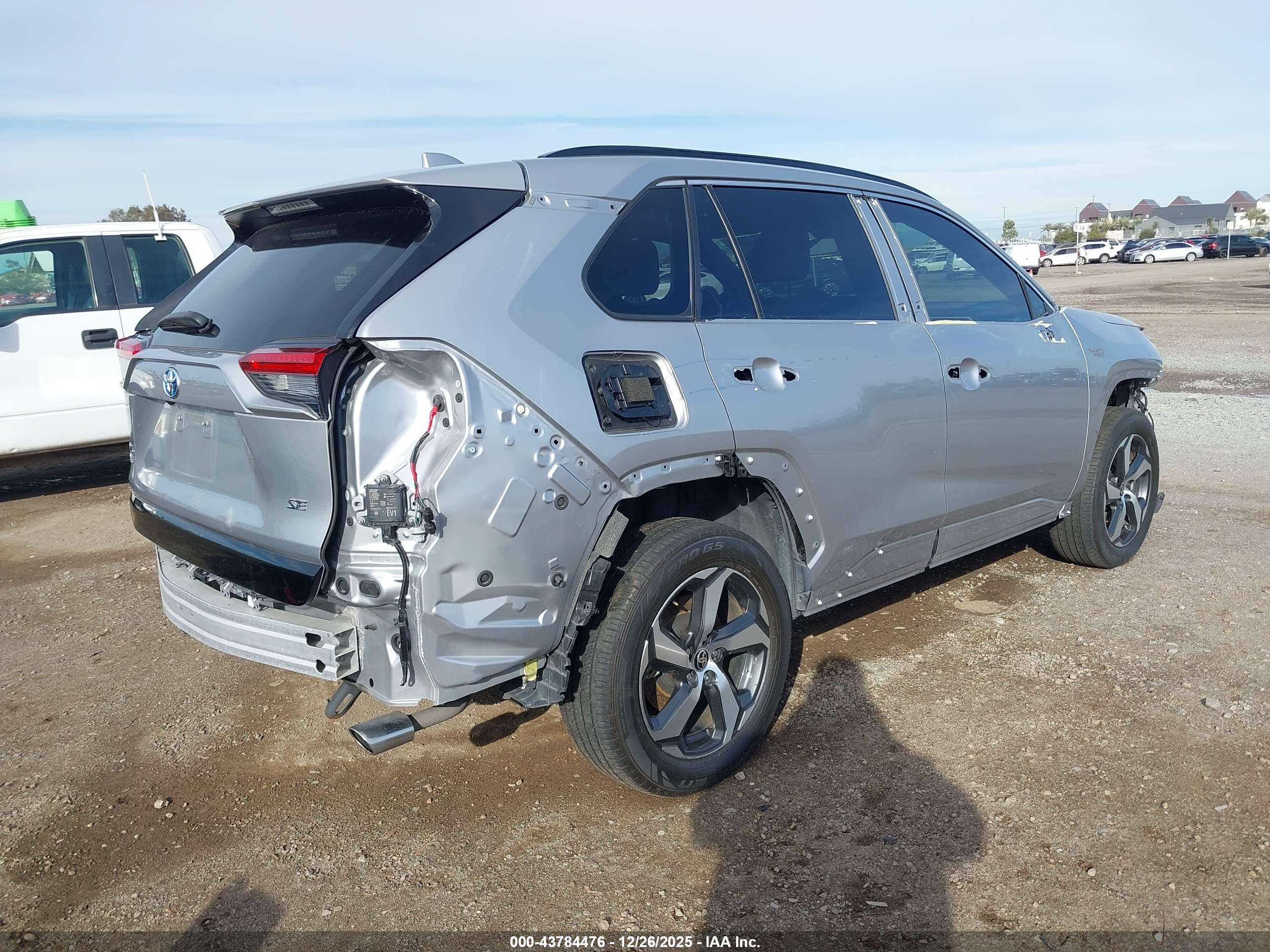 TOYOTA RAV4 image 4