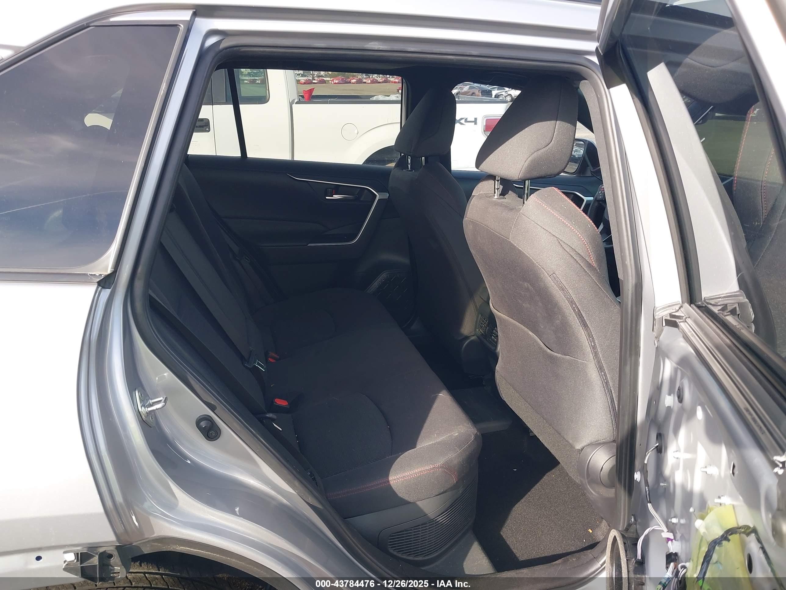 TOYOTA RAV4 image 8
