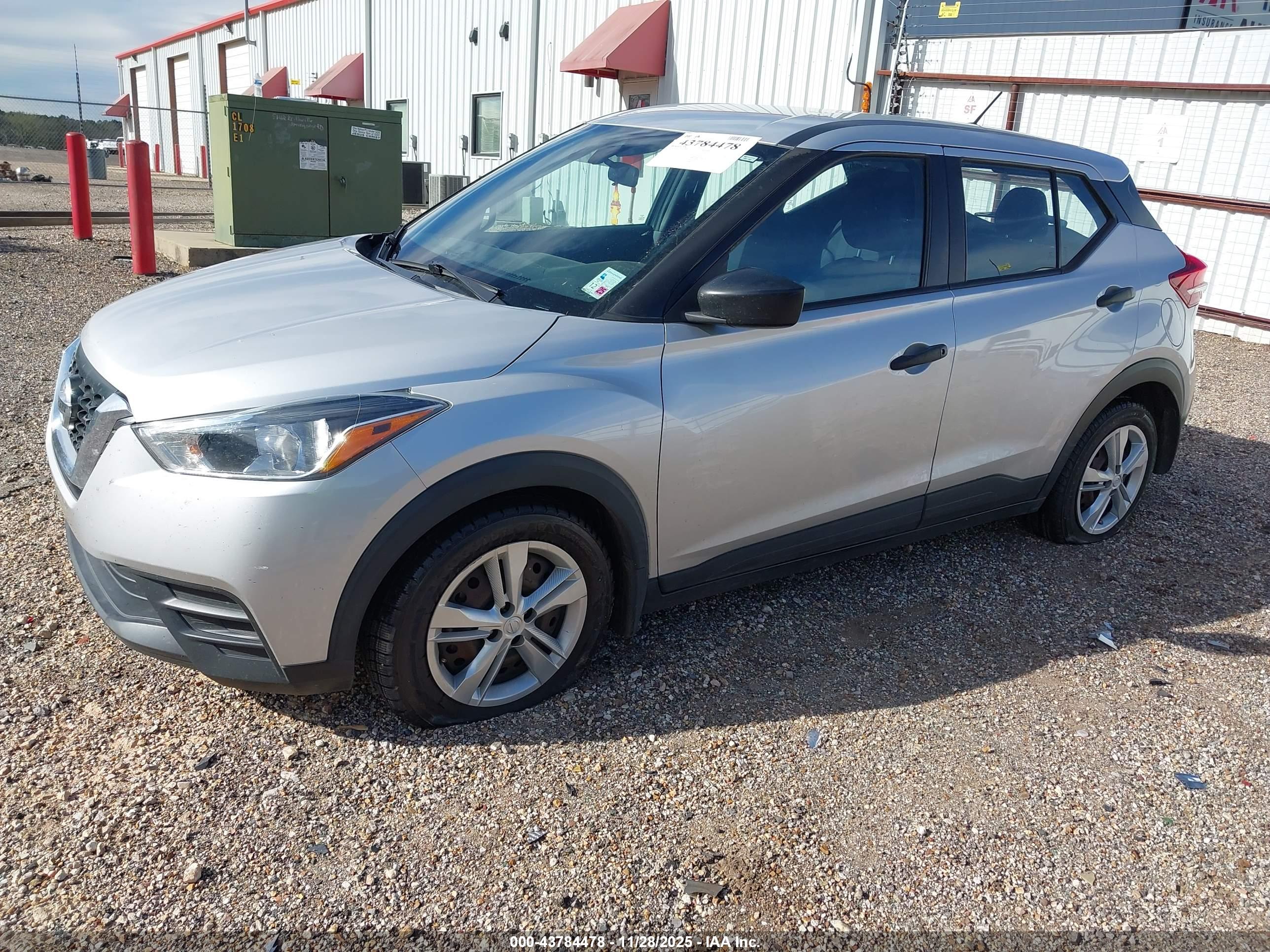 NISSAN KICKS image 2