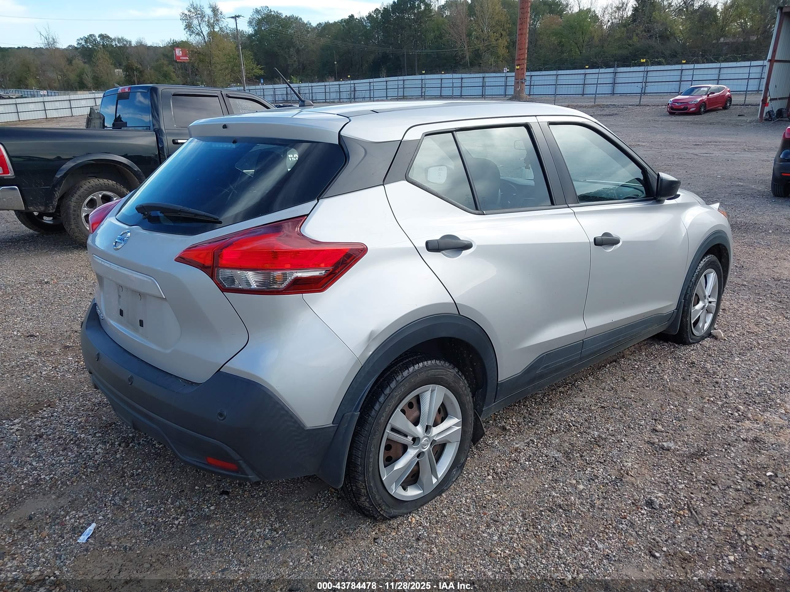 NISSAN KICKS image 4