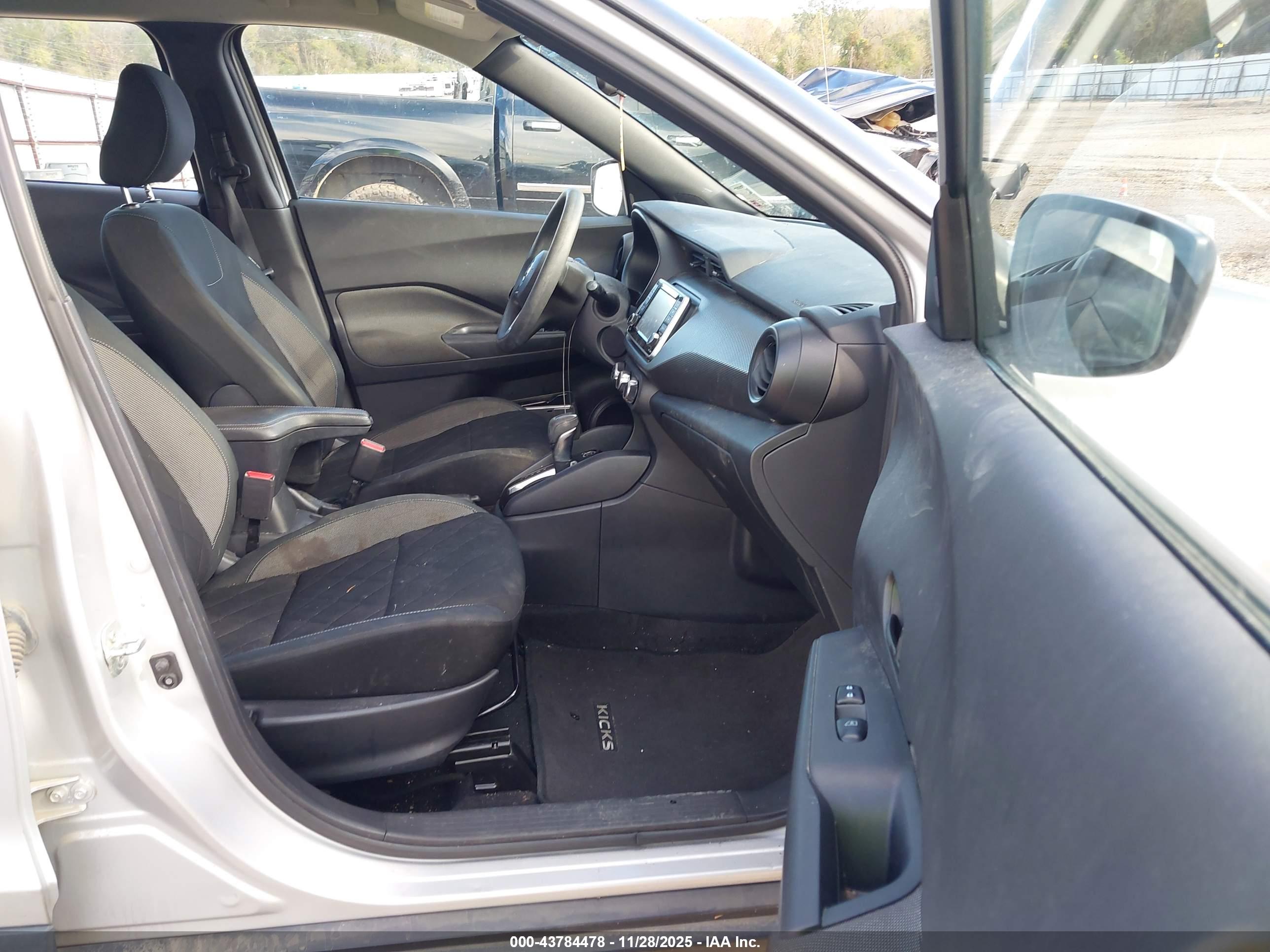 NISSAN KICKS image 5